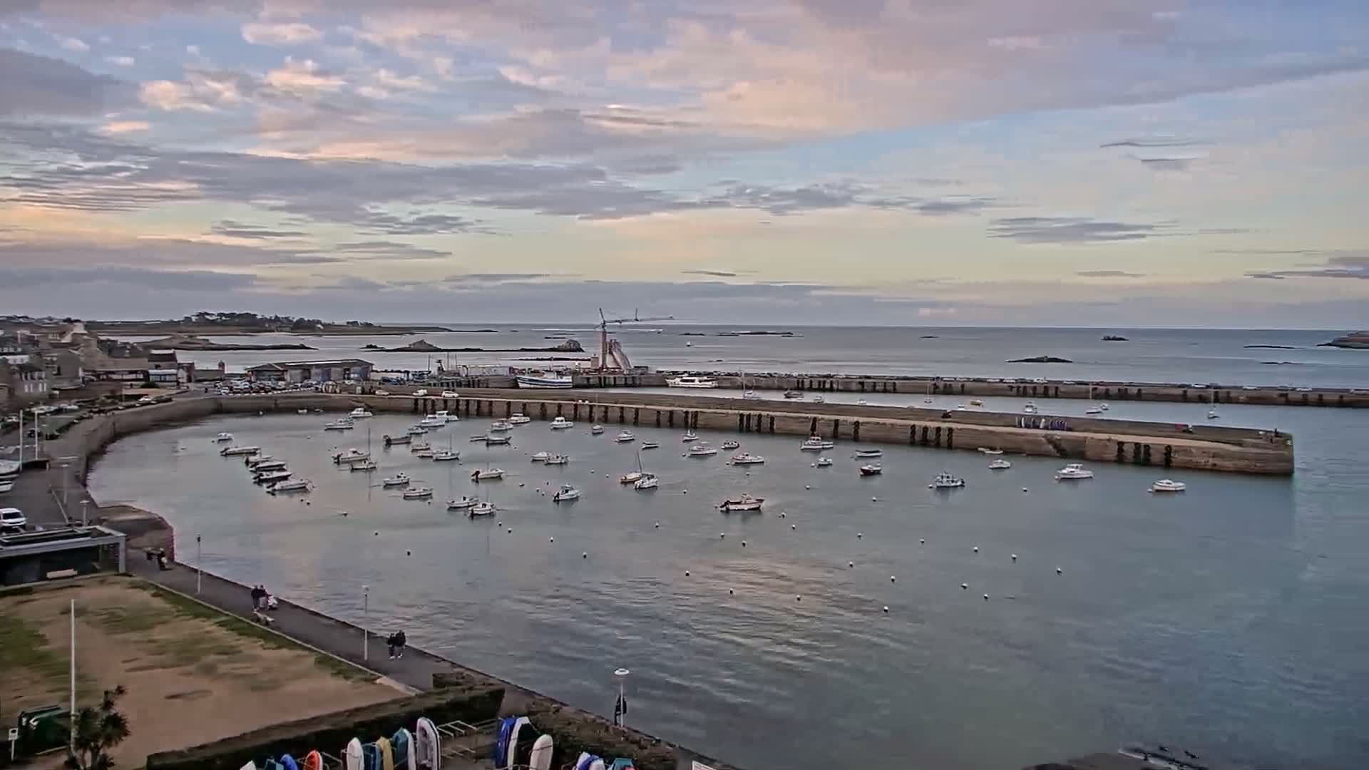 Roscoff City Port & Beach Live Cam - Morlaix, Finistère, Bretagne, France