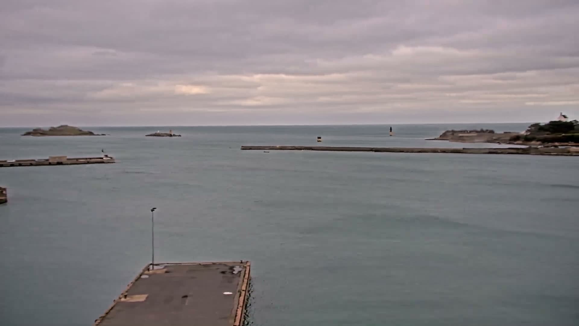 Roscoff City Port & Beach Live Cam - Morlaix, Finistère, Bretagne, France