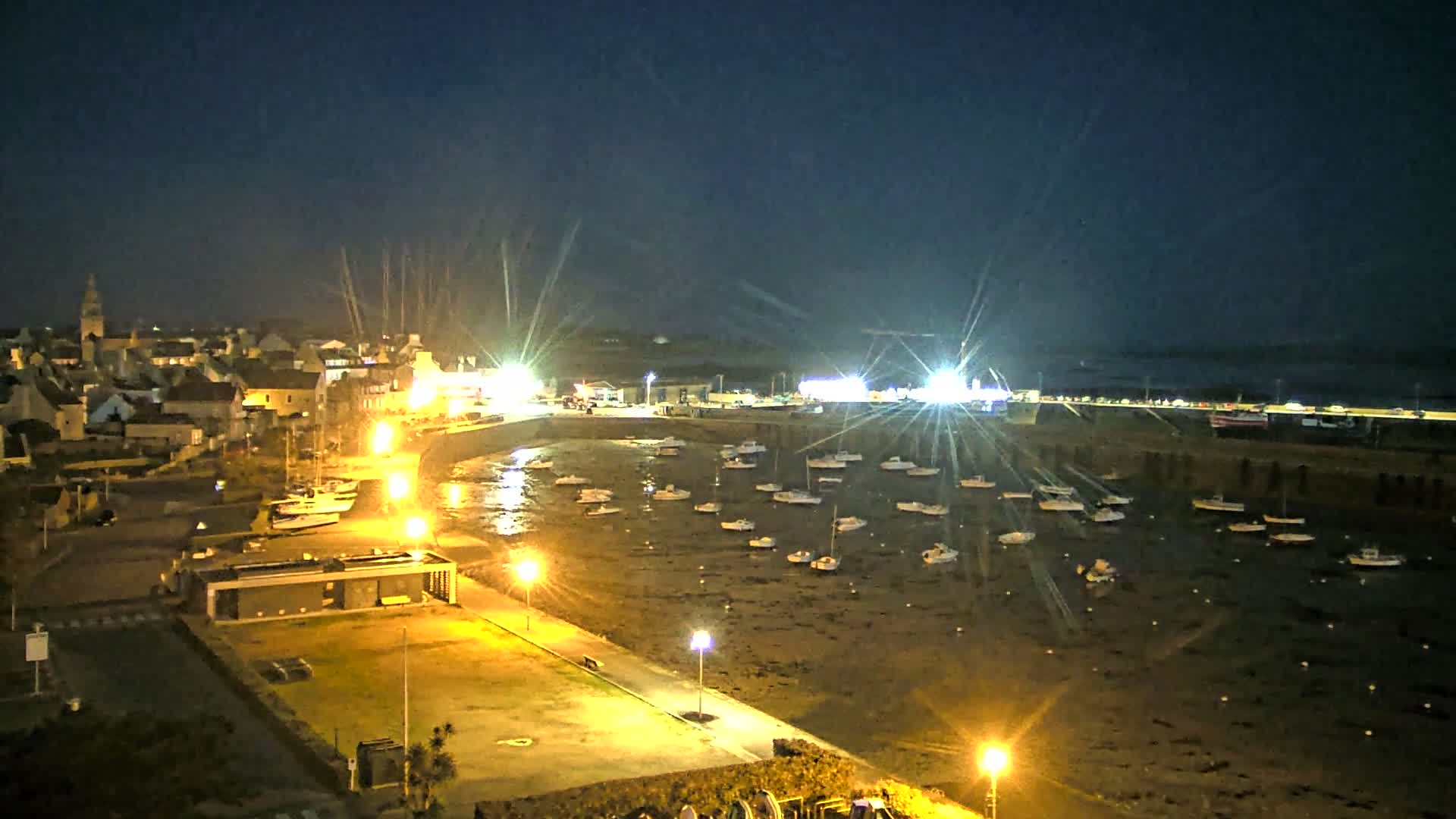 Roscoff City Port & Beach Live Cam - Morlaix, Finistère, Bretagne, France