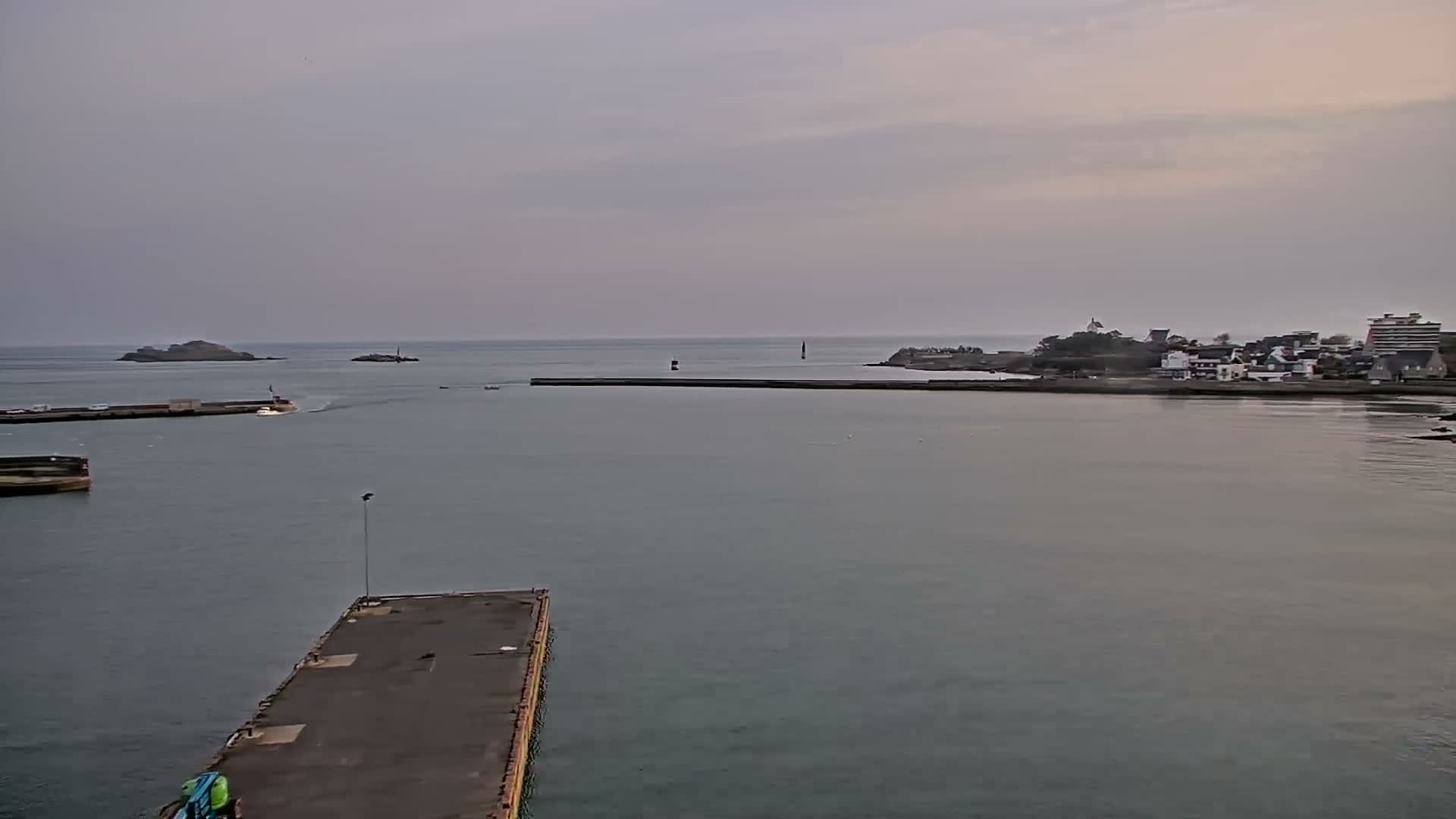 Roscoff City Port & Beach Live Cam - Morlaix, Finistère, Bretagne, France