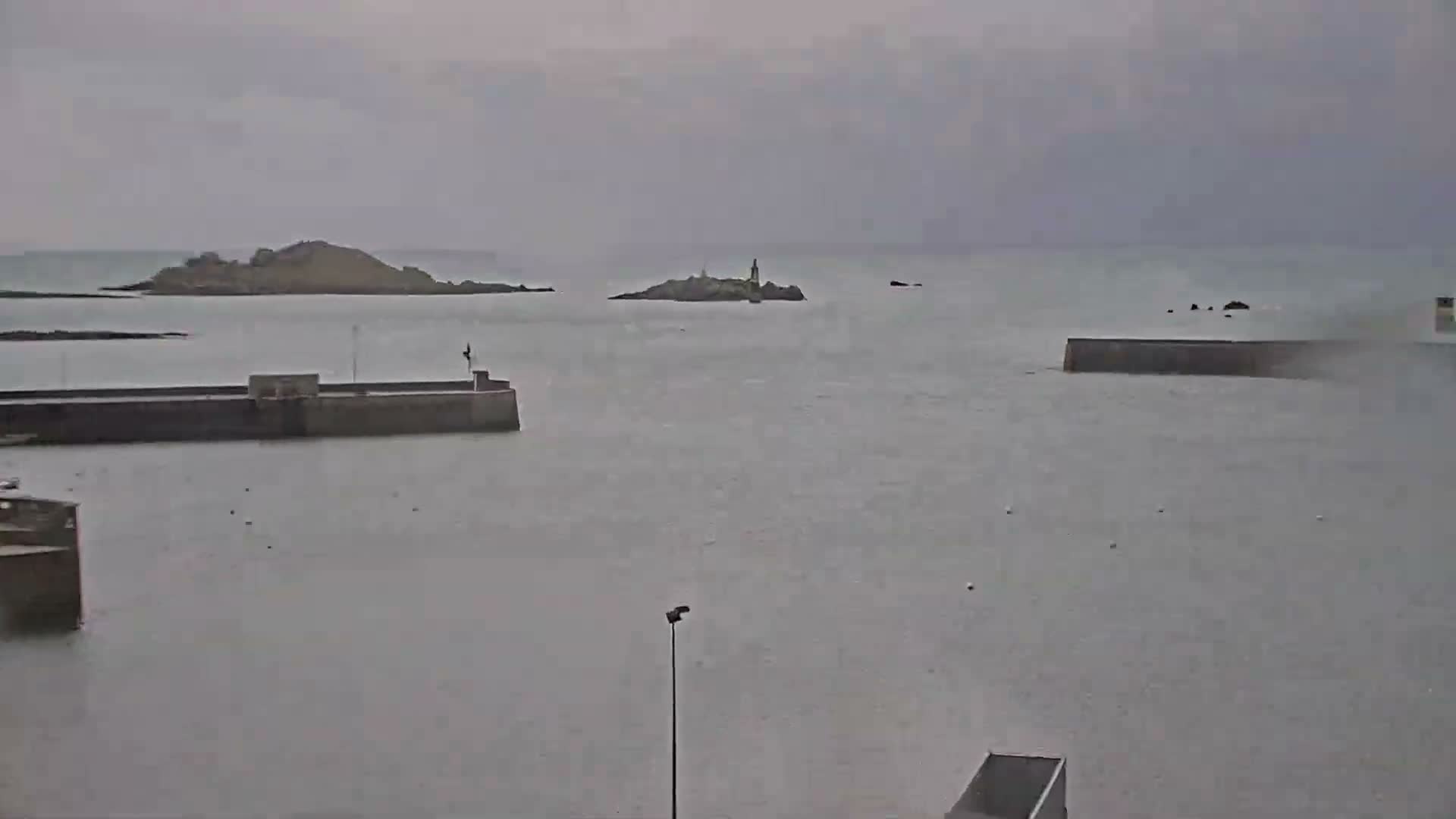 Roscoff City Port & Beach Live Cam - Morlaix, Finistère, Bretagne, France
