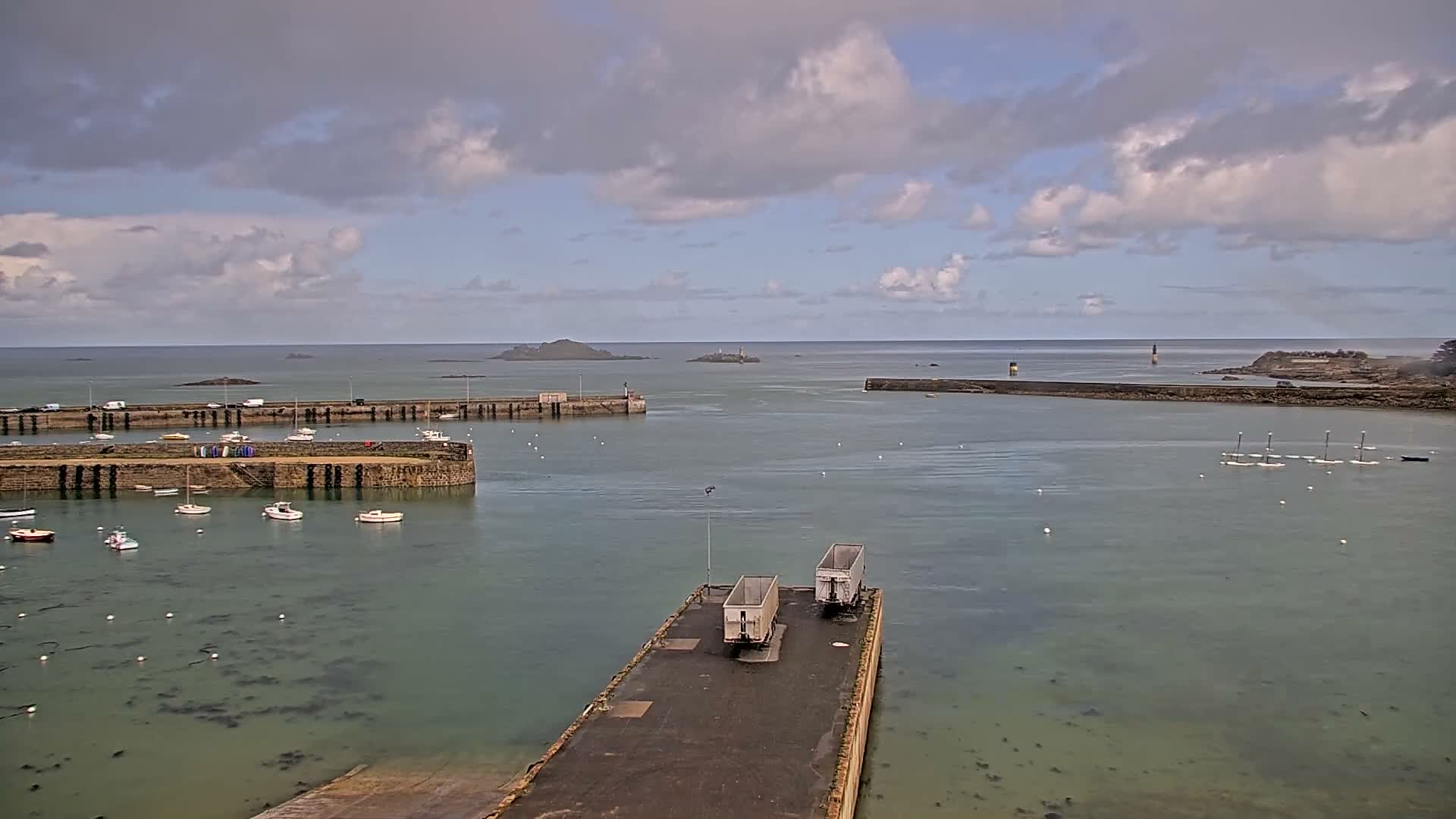Roscoff City Port & Beach Live Cam - Morlaix, Finistère, Bretagne, France