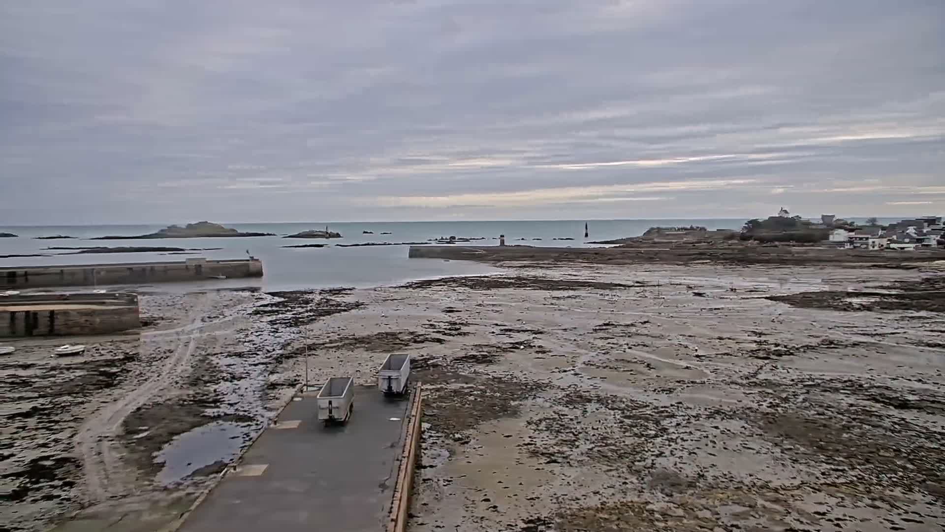 Roscoff City Port & Beach Live Cam - Morlaix, Finistère, Bretagne, France