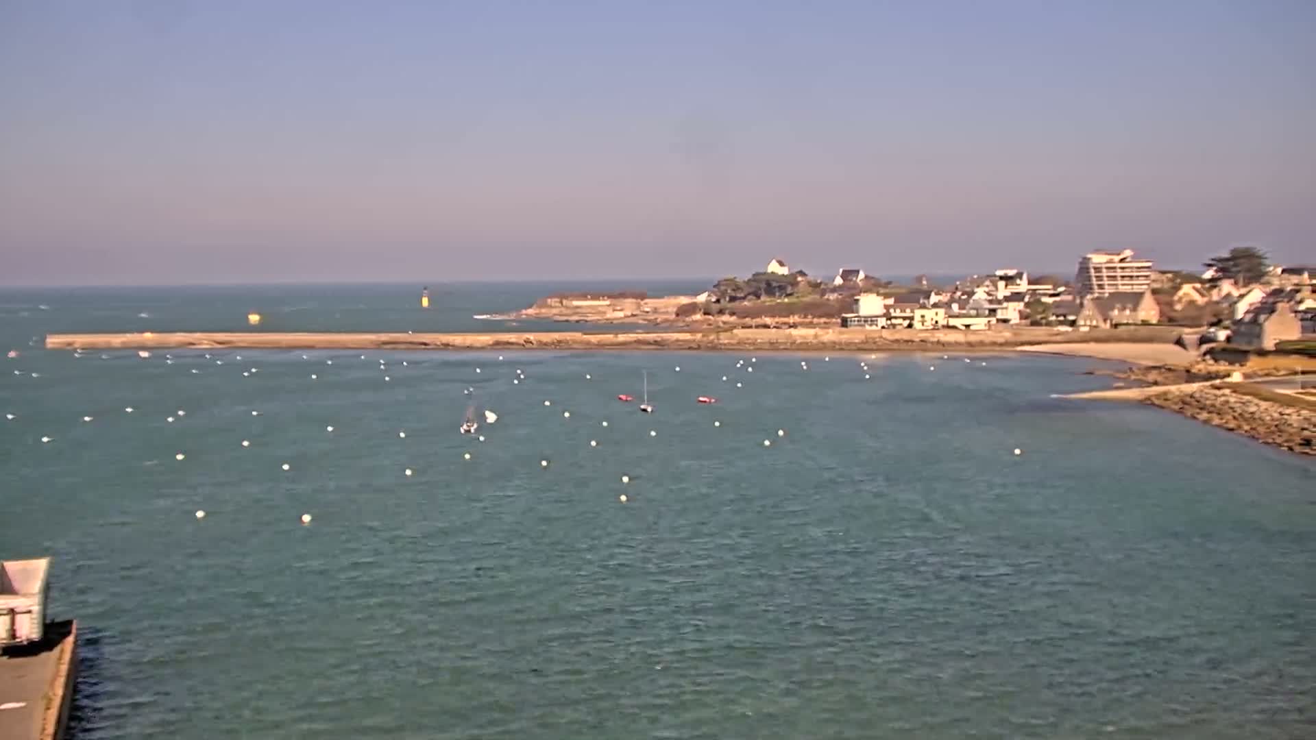 Roscoff City Port & Beach Live Cam - Morlaix, Finistère, Bretagne, France