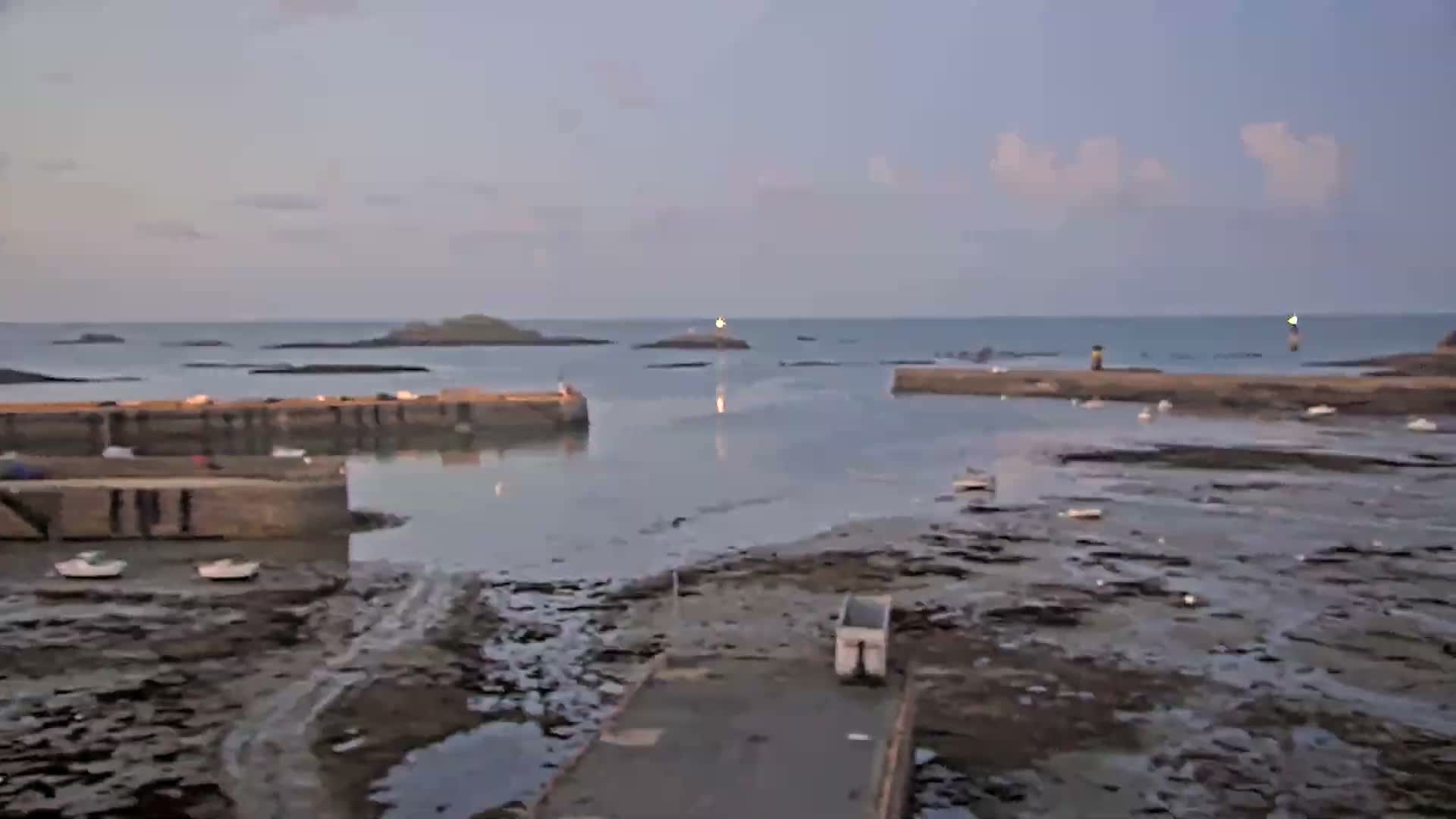 Roscoff City Port & Beach Live Cam - Morlaix, Finistère, Bretagne, France