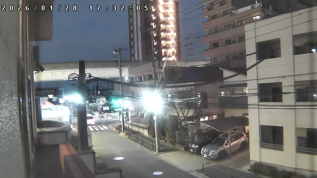 Tokyo, Yazaike, Ogubashi-Dori Avenue / Yazaike 3  Intersection & Nippori Toneri Liner 3. km Viaduct towrads South  ( 東京・谷在家・尾久橋通り / 谷在家3交差点＆日暮里舎人ライナー高架橋 ) Live Cam -  1 Chome, Yazaike, Adachi-ku, Tokyo, Kanto, Honshu, Japan