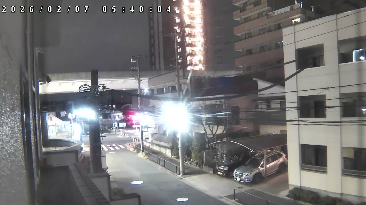 Tokyo, Yazaike, Ogubashi-Dori Avenue / Yazaike 3  Intersection & Nippori Toneri Liner 3. km Viaduct towrads South  ( 東京・谷在家・尾久橋通り / 谷在家3交差点＆日暮里舎人ライナー高架橋 ) Live Cam -  1 Chome, Yazaike, Adachi-ku, Tokyo, Kanto, Honshu, Japan
