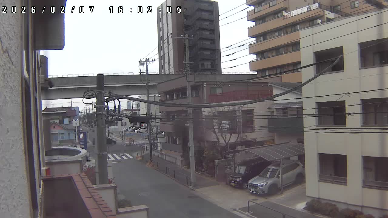 Tokyo, Yazaike, Ogubashi-Dori Avenue / Yazaike 3  Intersection & Nippori Toneri Liner 3. km Viaduct towrads South  ( 東京・谷在家・尾久橋通り / 谷在家3交差点＆日暮里舎人ライナー高架橋 ) Live Cam -  1 Chome, Yazaike, Adachi-ku, Tokyo, Kanto, Honshu, Japan