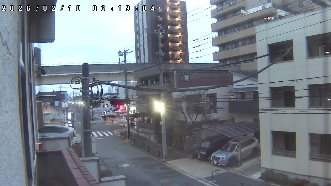 Tokyo, Yazaike, Ogubashi-Dori Avenue / Yazaike 3  Intersection & Nippori Toneri Liner 3. km Viaduct towrads South  ( 東京・谷在家・尾久橋通り / 谷在家3交差点＆日暮里舎人ライナー高架橋 ) Live Cam -  1 Chome, Yazaike, Adachi-ku, Tokyo, Kanto, Honshu, Japan