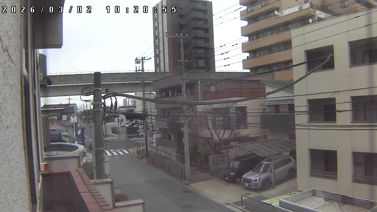 Tokyo, Yazaike, Ogubashi-Dori Avenue / Yazaike 3  Intersection & Nippori Toneri Liner 3. km Viaduct towrads South  ( 東京・谷在家・尾久橋通り / 谷在家3交差点＆日暮里舎人ライナー高架橋 ) Live Cam -  1 Chome, Yazaike, Adachi-ku, Tokyo, Kanto, Honshu, Japan