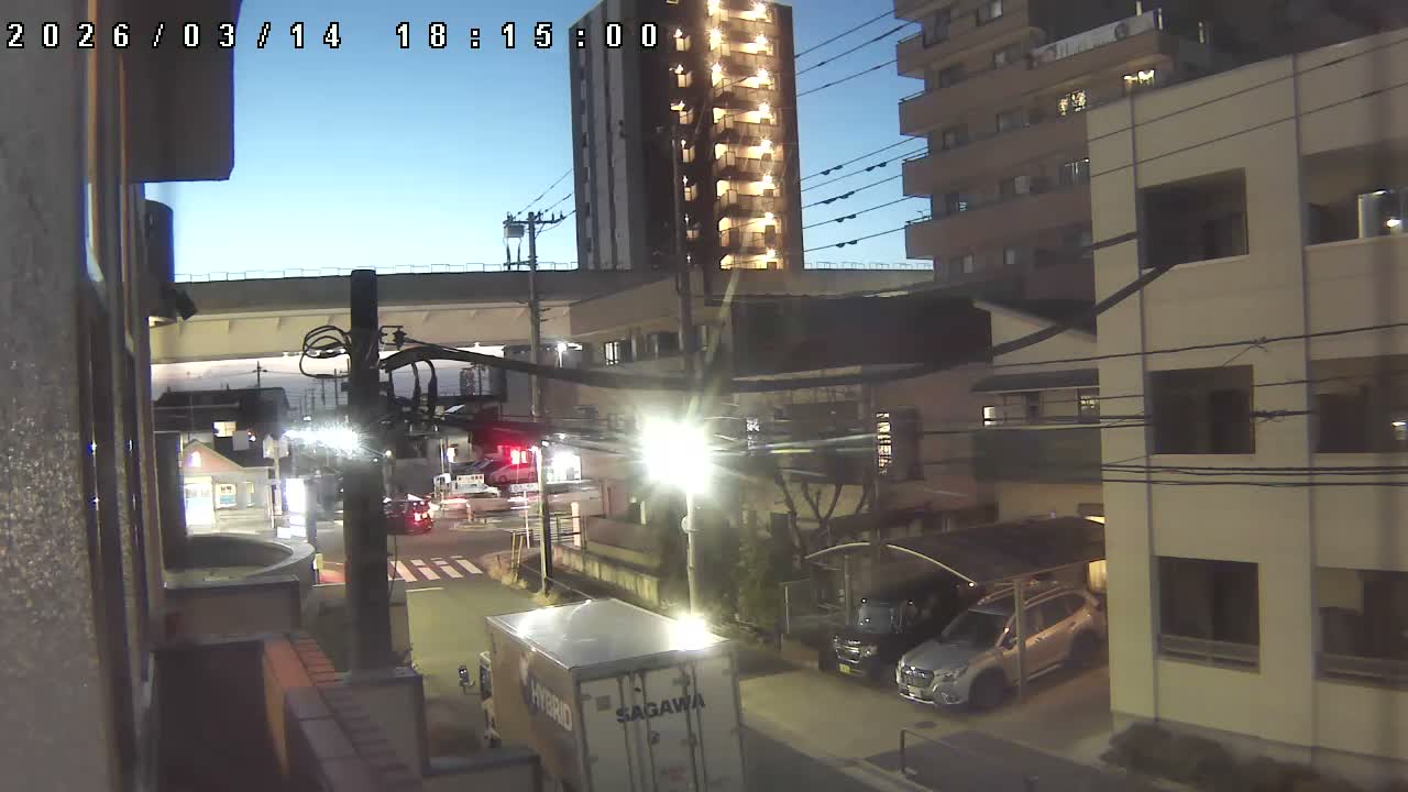 Tokyo, Yazaike, Ogubashi-Dori Avenue / Yazaike 3  Intersection & Nippori Toneri Liner 3. km Viaduct towrads South  ( 東京・谷在家・尾久橋通り / 谷在家3交差点＆日暮里舎人ライナー高架橋 ) Live Cam -  1 Chome, Yazaike, Adachi-ku, Tokyo, Kanto, Honshu, Japan