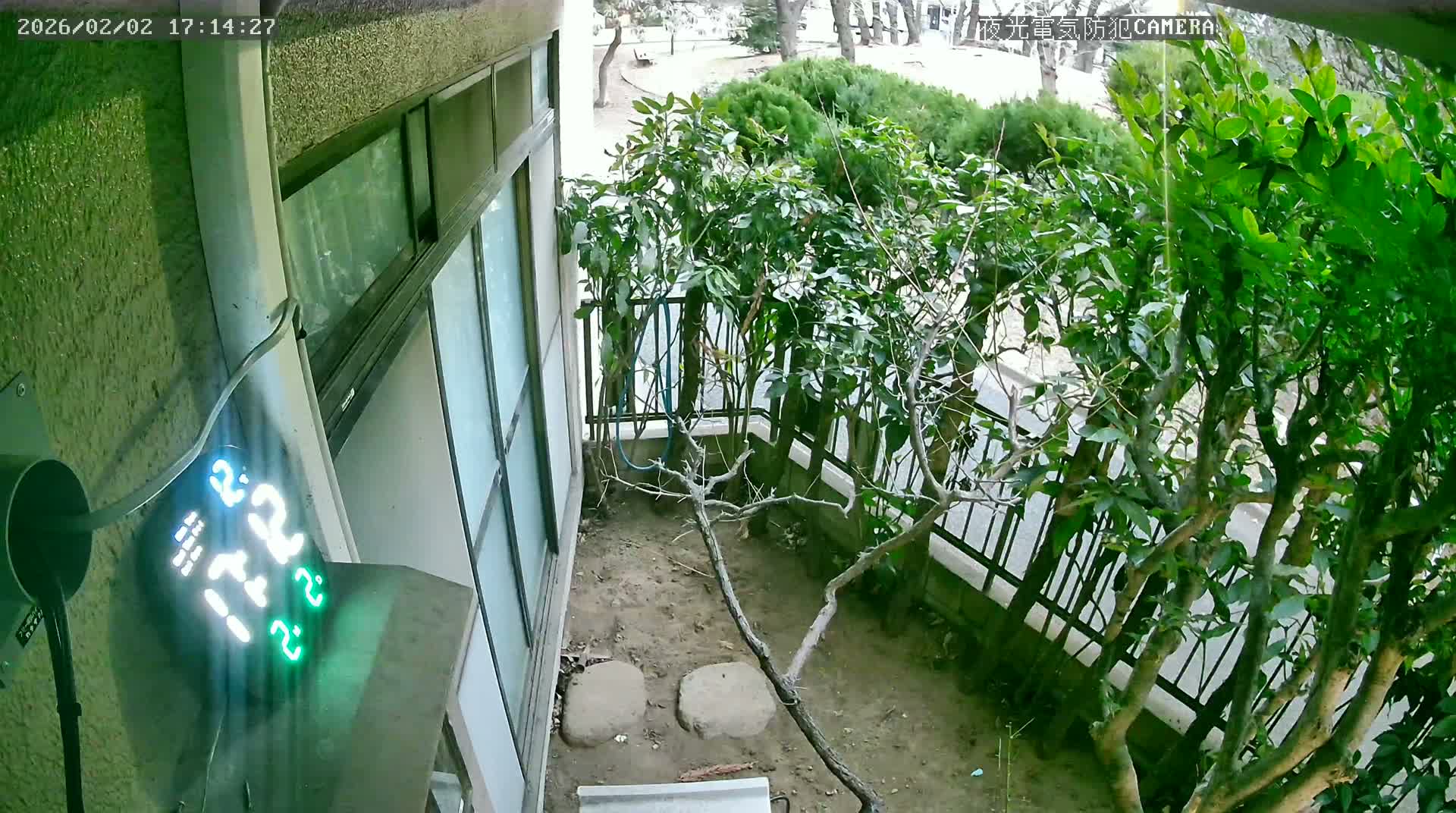Tokyo, Yazaike, Adachi Kuritsu Midamae Park from Indoor ( 東京・谷在家・足立区立御大前公園東方向 ) Live Cam - 1 Chome, Yazaike, Adachi-ku, Tokyo, Kanto, Honshu, Japan