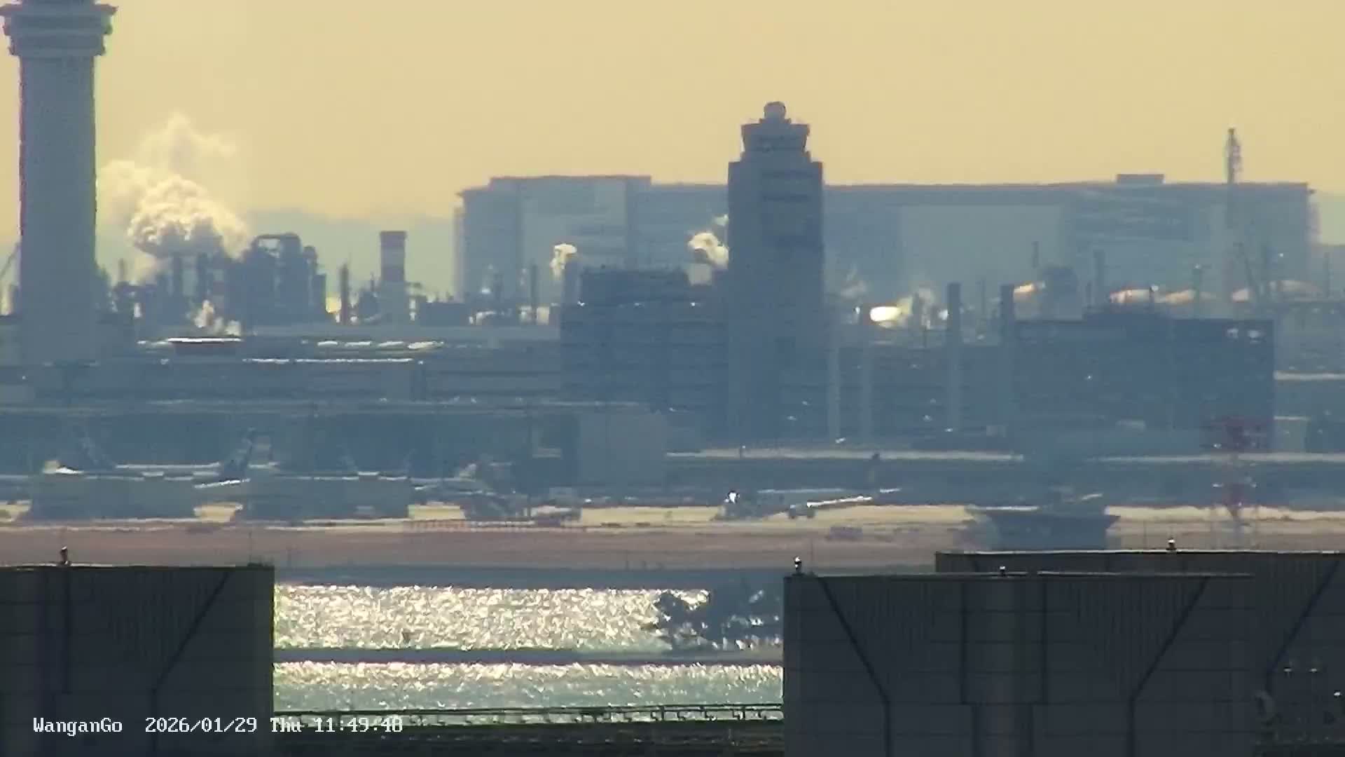 Tokyo,  Surround from Chuo-ku ,Disneyland ,Bridges, Airportes, Tokyo Bay, Industriy Areas, Seaports, Sycrapers   ( 東京周辺、ディズニーランド、橋、空港、東京湾、工業地帯、港、シクラメン、周辺 )  Surround PTZ  Live Cam - 1 Chome, Ariake, Koto-ku, Tokyo, Kantō, Honshu, Japan