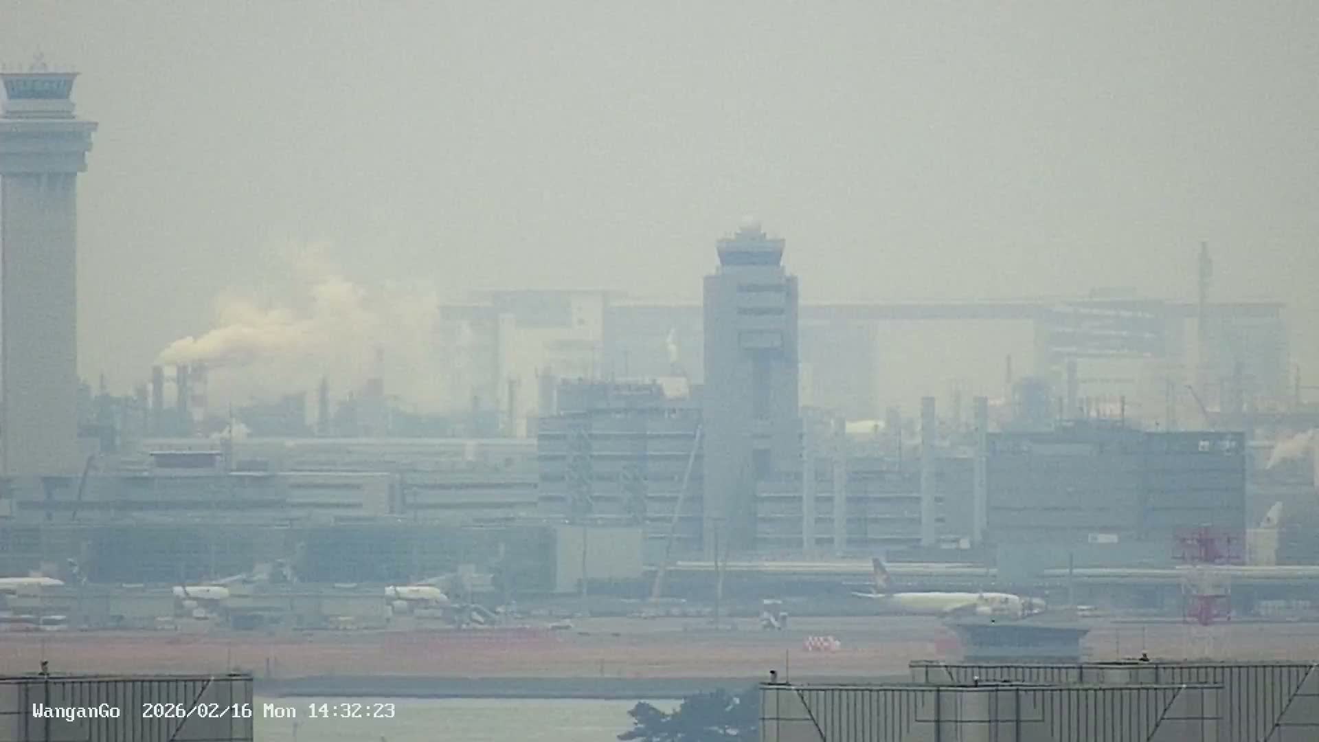 Tokyo,  Surround from Chuo-ku ,Disneyland ,Bridges, Airportes, Tokyo Bay, Industriy Areas, Seaports, Sycrapers   ( 東京周辺、ディズニーランド、橋、空港、東京湾、工業地帯、港、シクラメン、周辺 )  Surround PTZ  Live Cam - 1 Chome, Ariake, Koto-ku, Tokyo, Kantō, Honshu, Japan