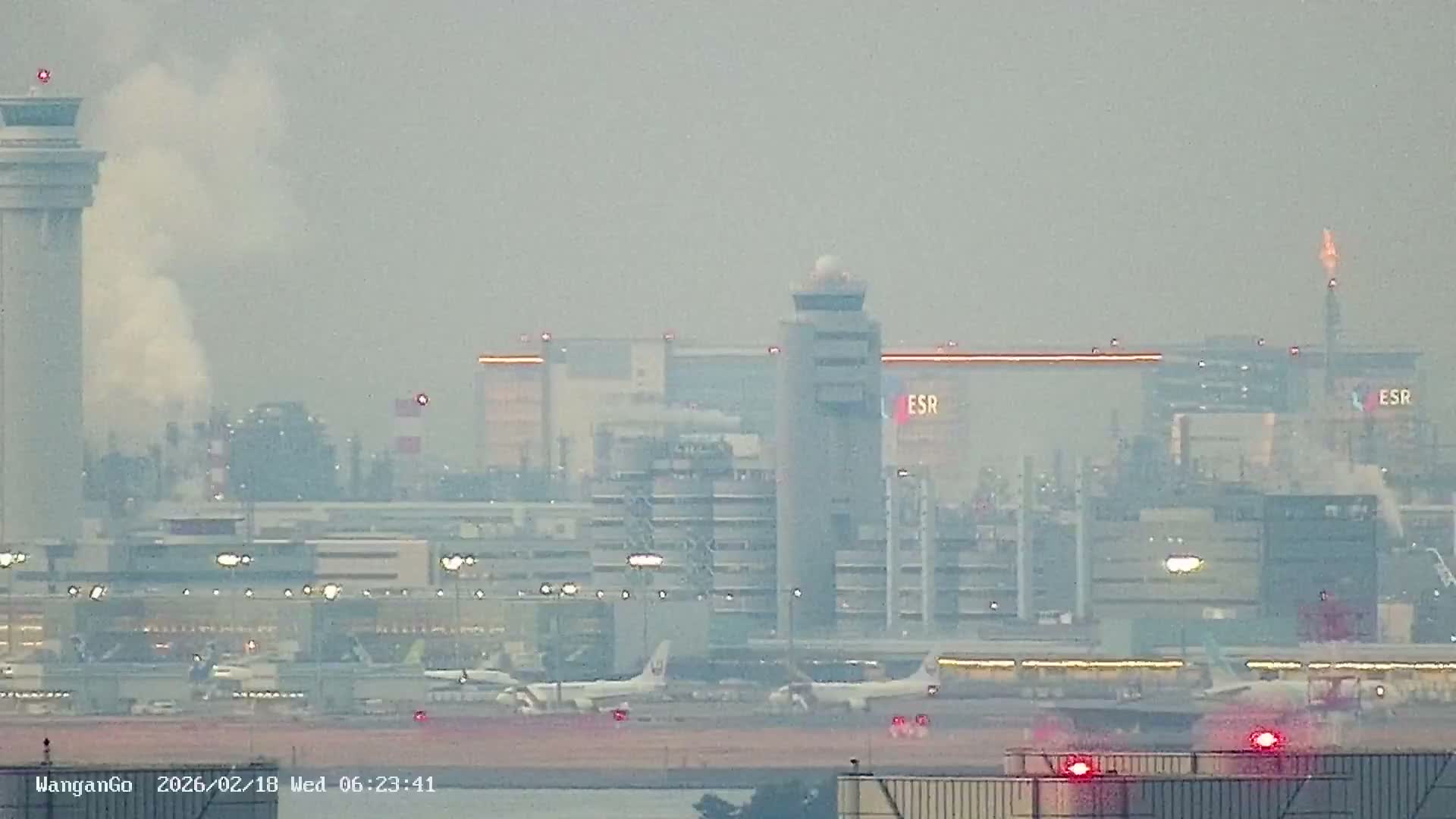 Tokyo,  Surround from Chuo-ku ,Disneyland ,Bridges, Airportes, Tokyo Bay, Industriy Areas, Seaports, Sycrapers   ( 東京周辺、ディズニーランド、橋、空港、東京湾、工業地帯、港、シクラメン、周辺 )  Surround PTZ  Live Cam - 1 Chome, Ariake, Koto-ku, Tokyo, Kantō, Honshu, Japan