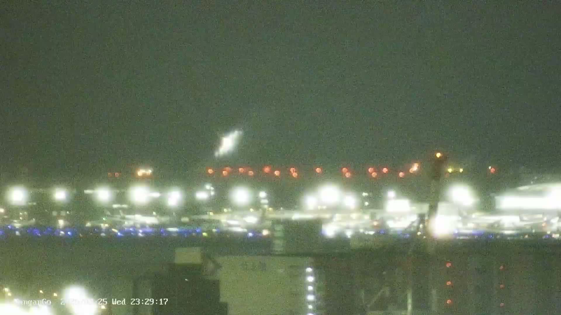 Tokyo,  Surround from Chuo-ku ,Disneyland ,Bridges, Airportes, Tokyo Bay, Industriy Areas, Seaports, Sycrapers   ( 東京周辺、ディズニーランド、橋、空港、東京湾、工業地帯、港、シクラメン、周辺 )  Surround PTZ  Live Cam - 1 Chome, Ariake, Koto-ku, Tokyo, Kantō, Honshu, Japan