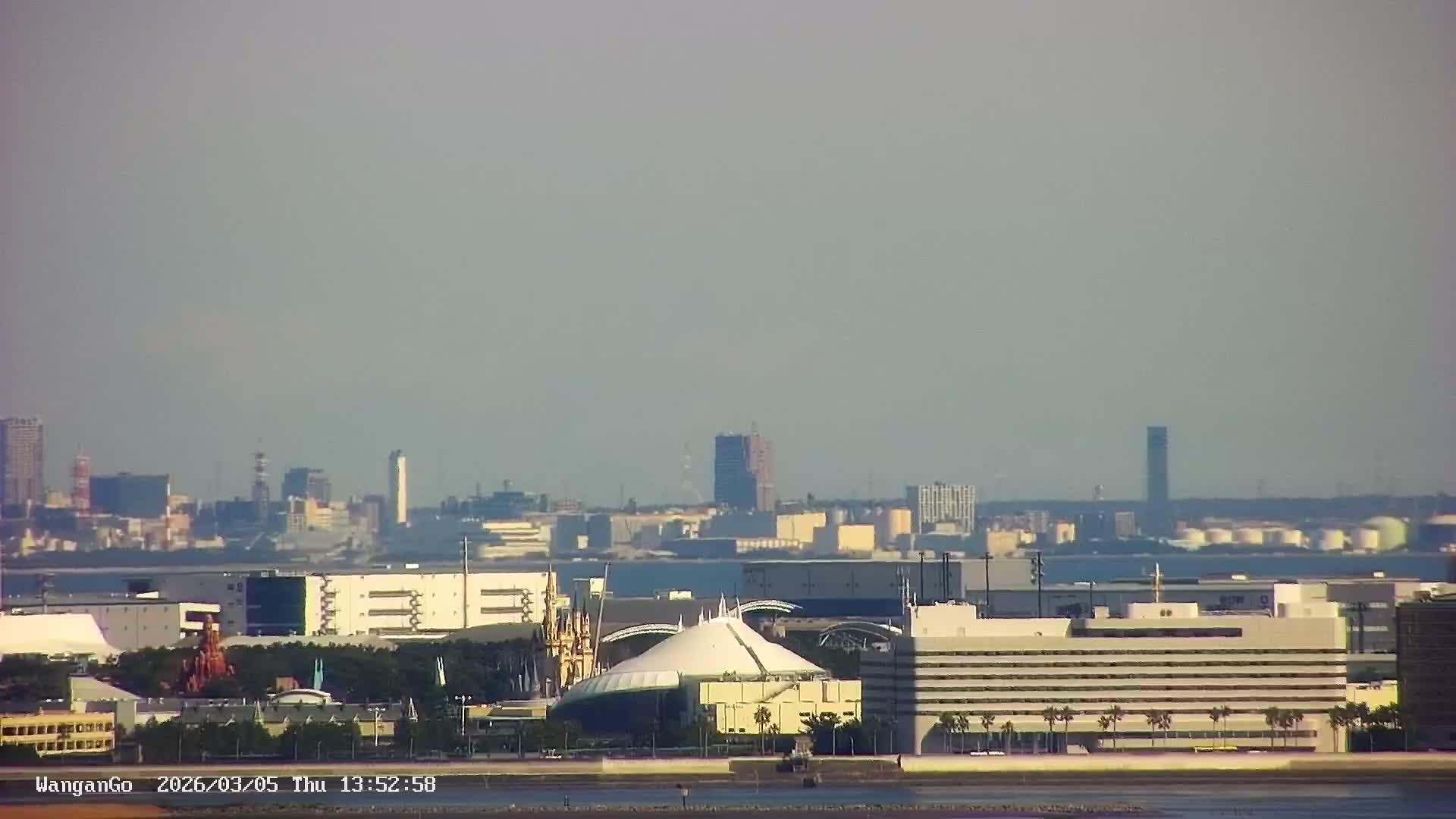 Tokyo,  Surround from Chuo-ku ,Disneyland ,Bridges, Airportes, Tokyo Bay, Industriy Areas, Seaports, Sycrapers   ( 東京周辺、ディズニーランド、橋、空港、東京湾、工業地帯、港、シクラメン、周辺 )  Surround PTZ  Live Cam - 1 Chome, Ariake, Koto-ku, Tokyo, Kantō, Honshu, Japan
