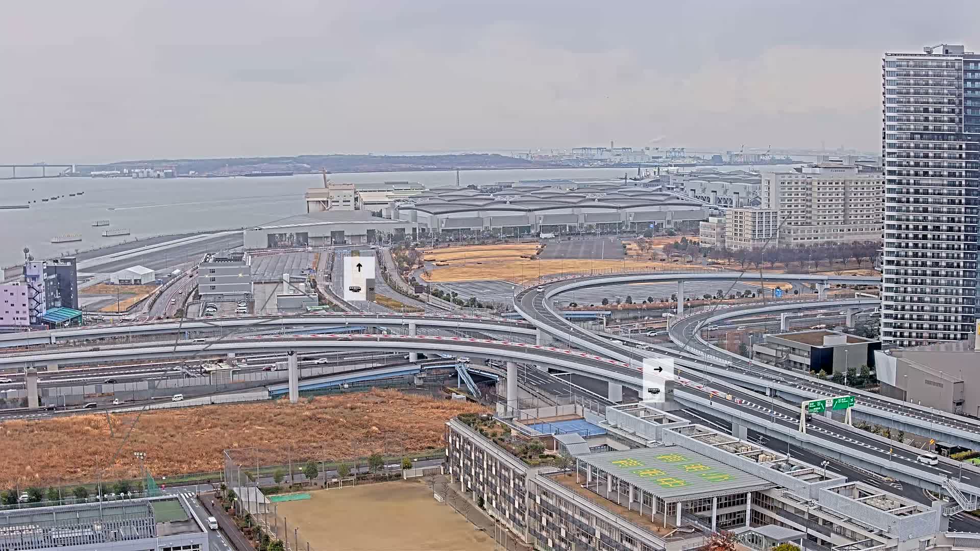 Tokyo, Shuto Expressway Route B  Shinonome Junction & Ariake Neighborhood ( 東京都・首都高速B号線 東雲ジャンクション・有明付近 ) Live Cam - 1 Chome, Ariake, Koto-ku, Tokyo, Kantō, Honshu, Japan