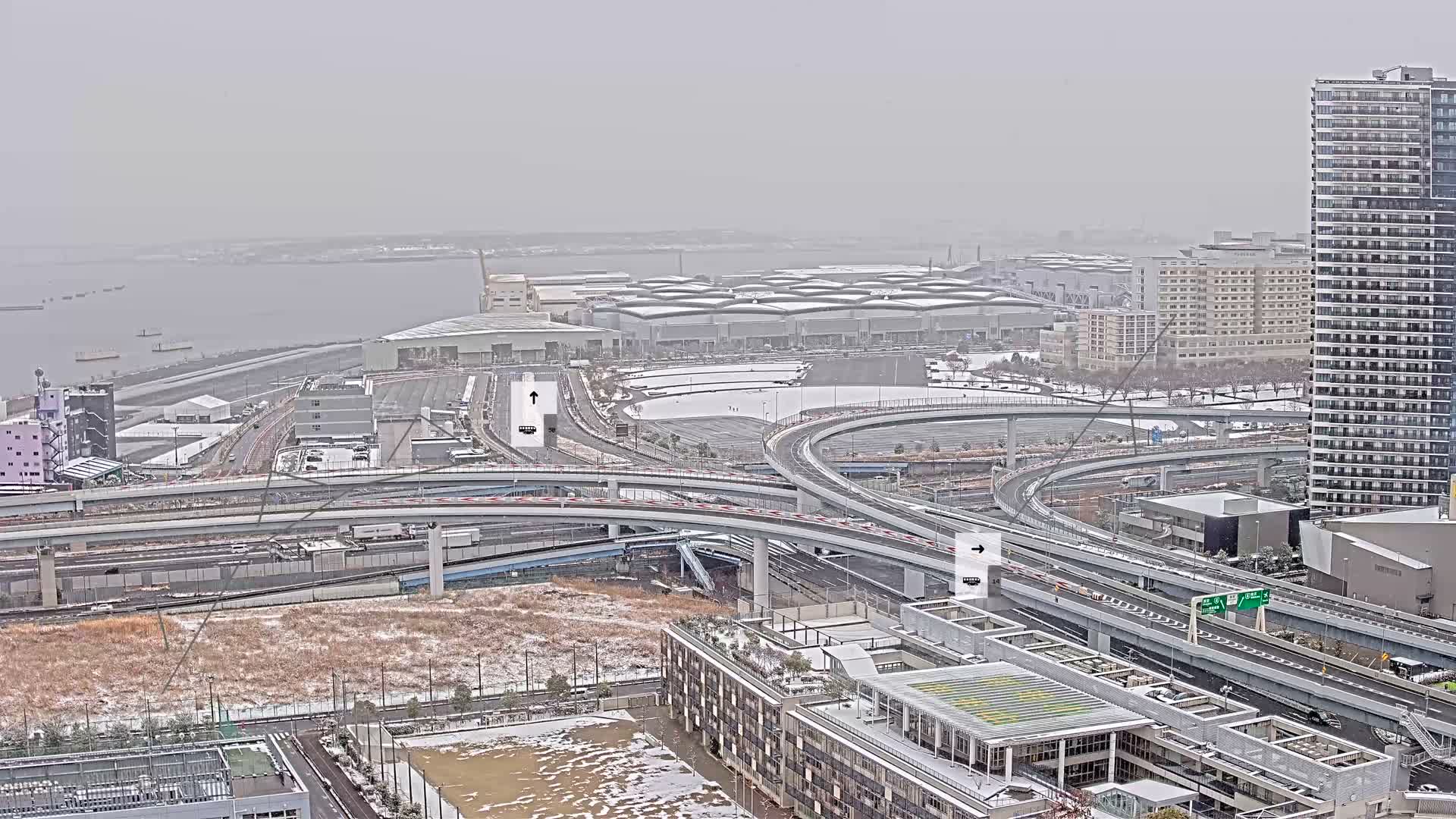 Tokyo, Shuto Expressway Route B  Shinonome Junction & Ariake Neighborhood ( 東京都・首都高速B号線 東雲ジャンクション・有明付近 ) Live Cam - 1 Chome, Ariake, Koto-ku, Tokyo, Kantō, Honshu, Japan