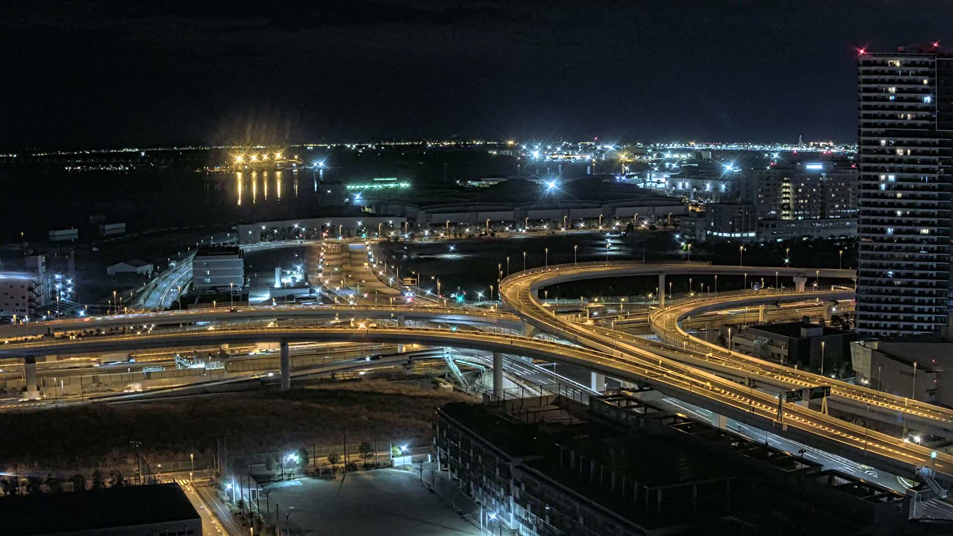 Tokyo, Shuto Expressway Route B  Shinonome Junction & Ariake Neighborhood ( 東京都・首都高速B号線 東雲ジャンクション・有明付近 ) Live Cam - 1 Chome, Ariake, Koto-ku, Tokyo, Kantō, Honshu, Japan