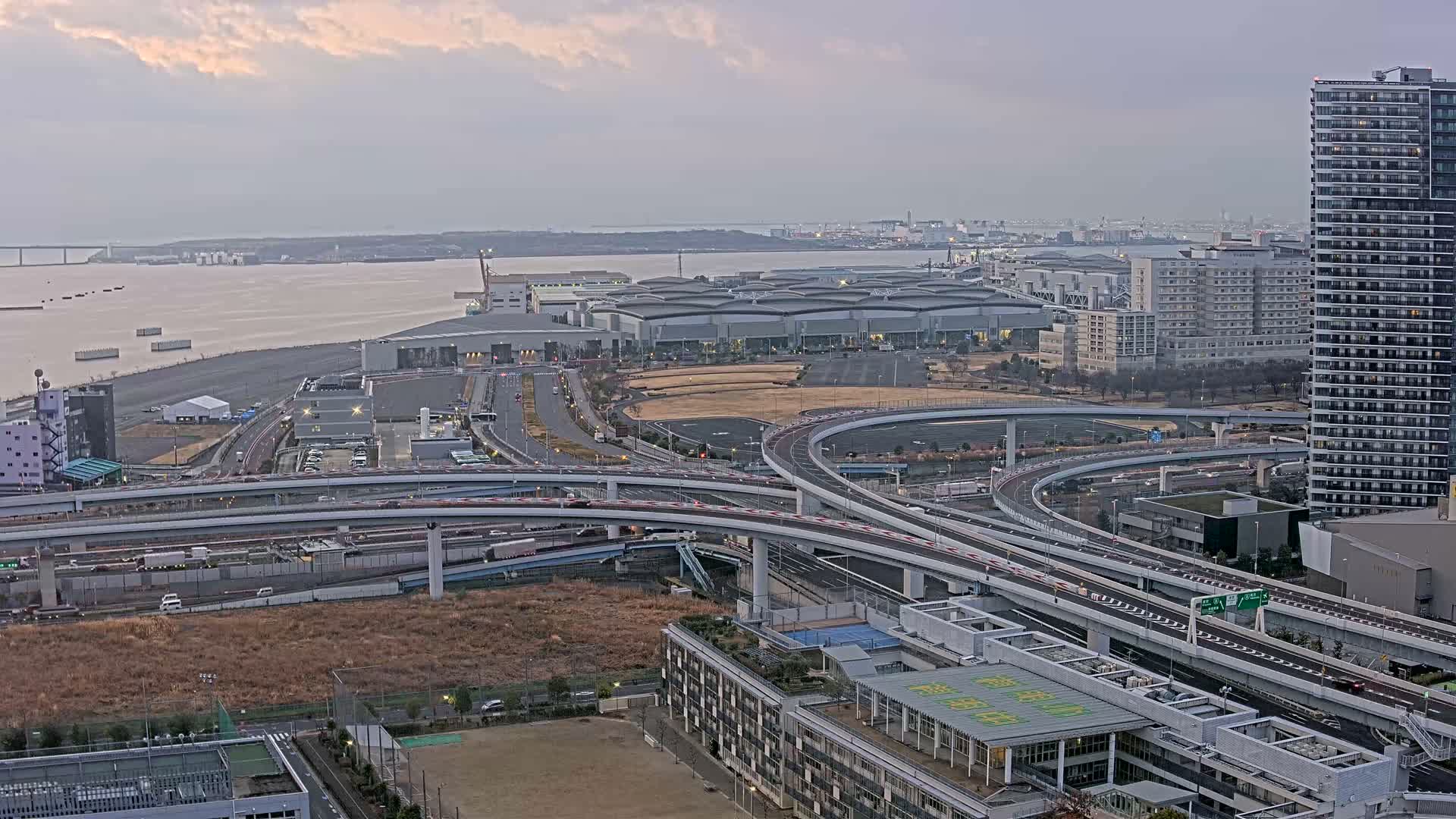 Tokyo, Shuto Expressway Route B  Shinonome Junction & Ariake Neighborhood ( 東京都・首都高速B号線 東雲ジャンクション・有明付近 ) Live Cam - 1 Chome, Ariake, Koto-ku, Tokyo, Kantō, Honshu, Japan