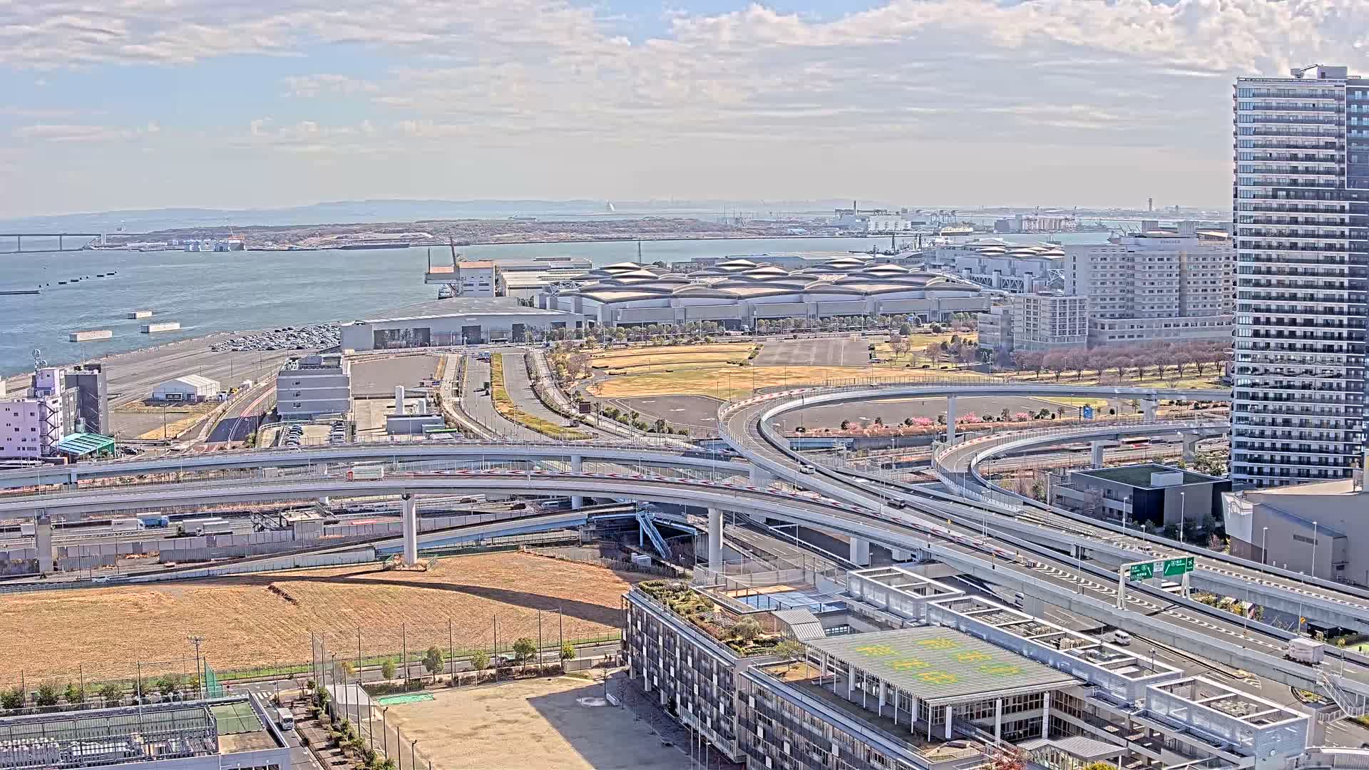 Tokyo, Shuto Expressway Route B  Shinonome Junction & Ariake Neighborhood ( 東京都・首都高速B号線 東雲ジャンクション・有明付近 ) Live Cam - 1 Chome, Ariake, Koto-ku, Tokyo, Kantō, Honshu, Japan