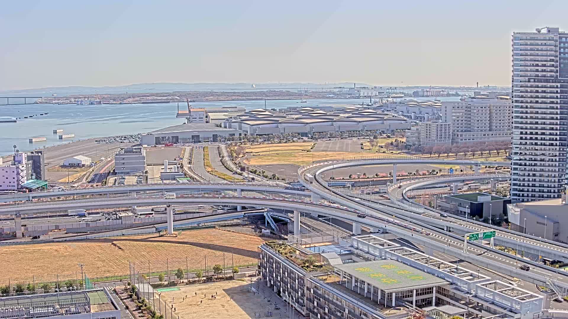 Tokyo, Shuto Expressway Route B  Shinonome Junction & Ariake Neighborhood ( 東京都・首都高速B号線 東雲ジャンクション・有明付近 ) Live Cam - 1 Chome, Ariake, Koto-ku, Tokyo, Kantō, Honshu, Japan