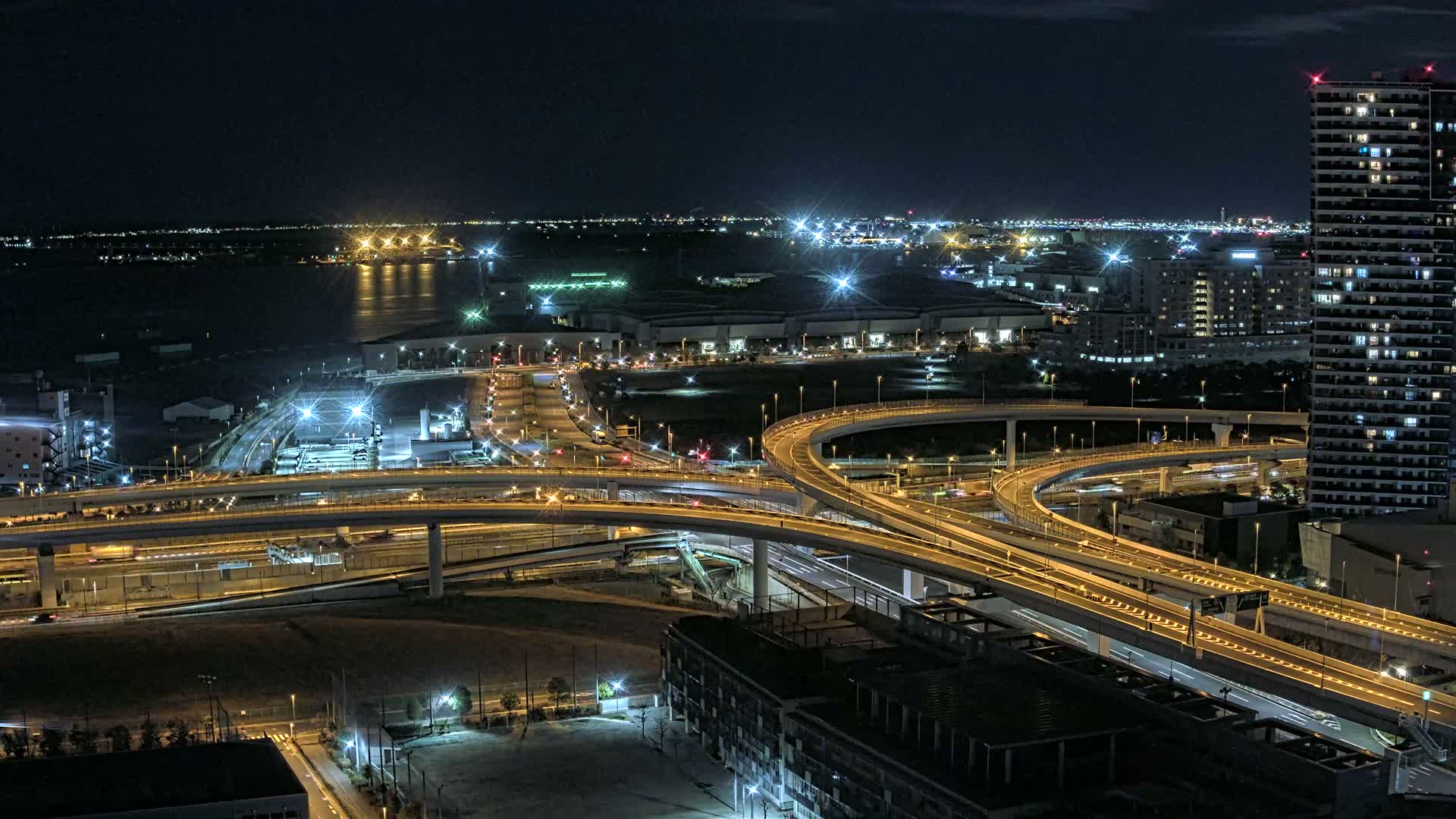 Tokyo, Shuto Expressway Route B  Shinonome Junction & Ariake Neighborhood ( 東京都・首都高速B号線 東雲ジャンクション・有明付近 ) Live Cam - 1 Chome, Ariake, Koto-ku, Tokyo, Kantō, Honshu, Japan