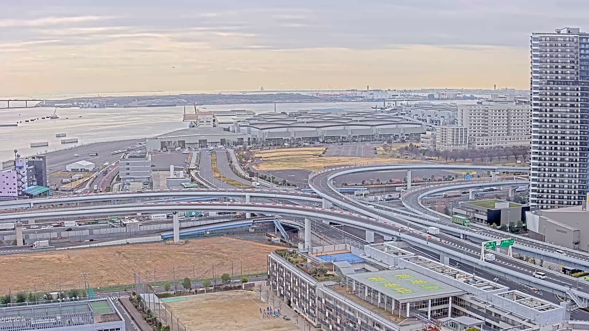 Tokyo, Shuto Expressway Route B  Shinonome Junction & Ariake Neighborhood ( 東京都・首都高速B号線 東雲ジャンクション・有明付近 ) Live Cam - 1 Chome, Ariake, Koto-ku, Tokyo, Kantō, Honshu, Japan