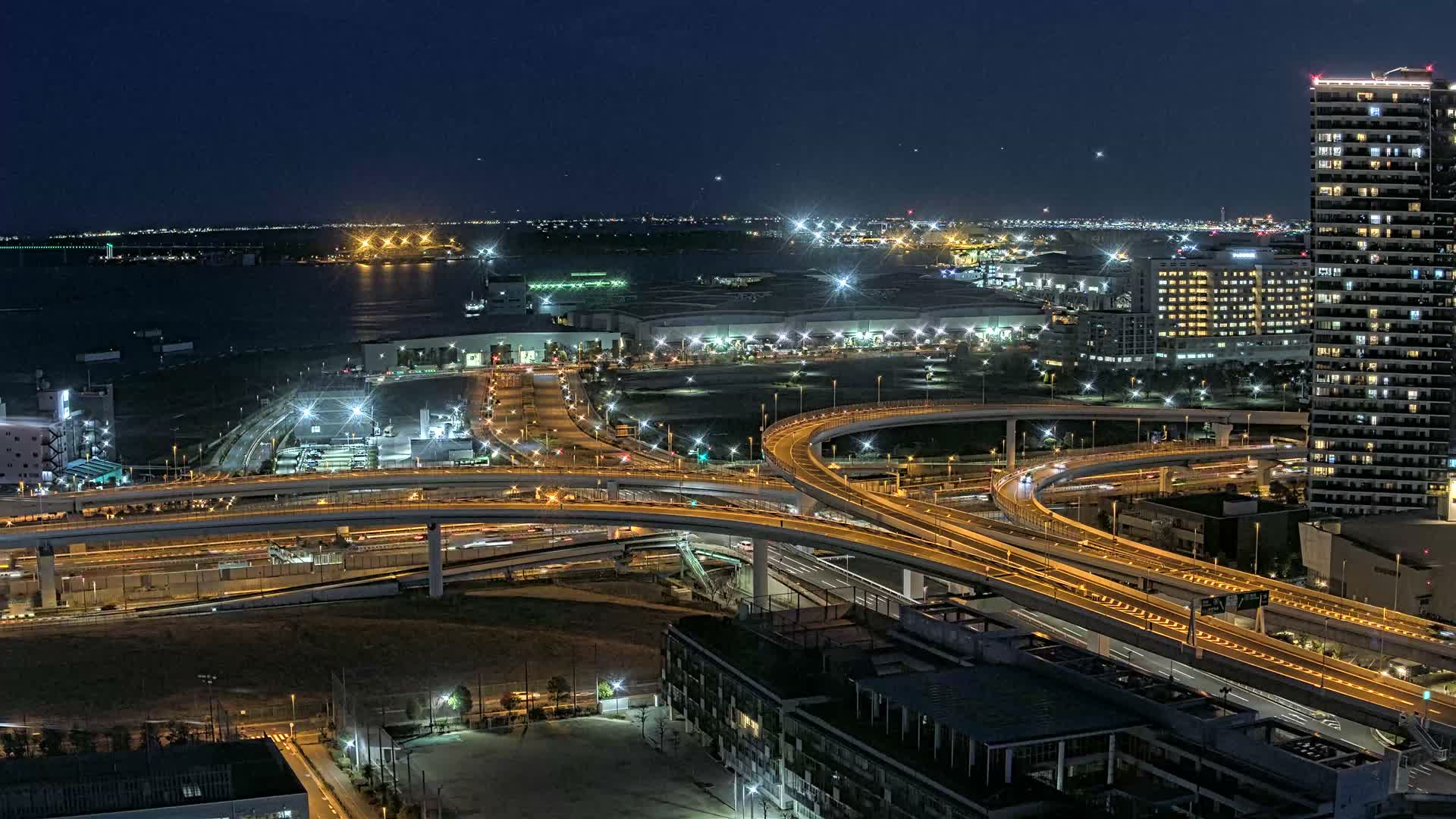 Tokyo, Shuto Expressway Route B  Shinonome Junction & Ariake Neighborhood ( 東京都・首都高速B号線 東雲ジャンクション・有明付近 ) Live Cam - 1 Chome, Ariake, Koto-ku, Tokyo, Kantō, Honshu, Japan