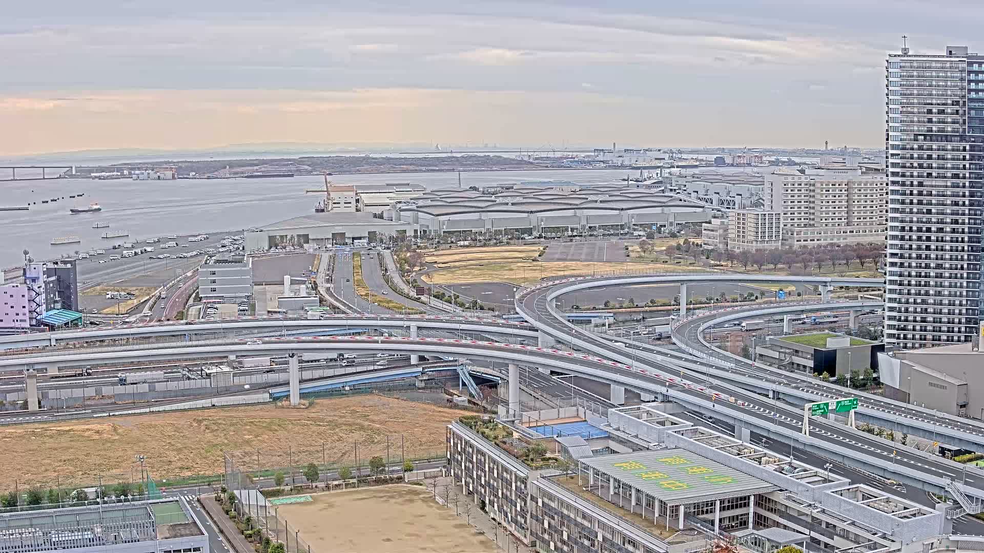 Tokyo, Shuto Expressway Route B  Shinonome Junction & Ariake Neighborhood ( 東京都・首都高速B号線 東雲ジャンクション・有明付近 ) Live Cam - 1 Chome, Ariake, Koto-ku, Tokyo, Kantō, Honshu, Japan
