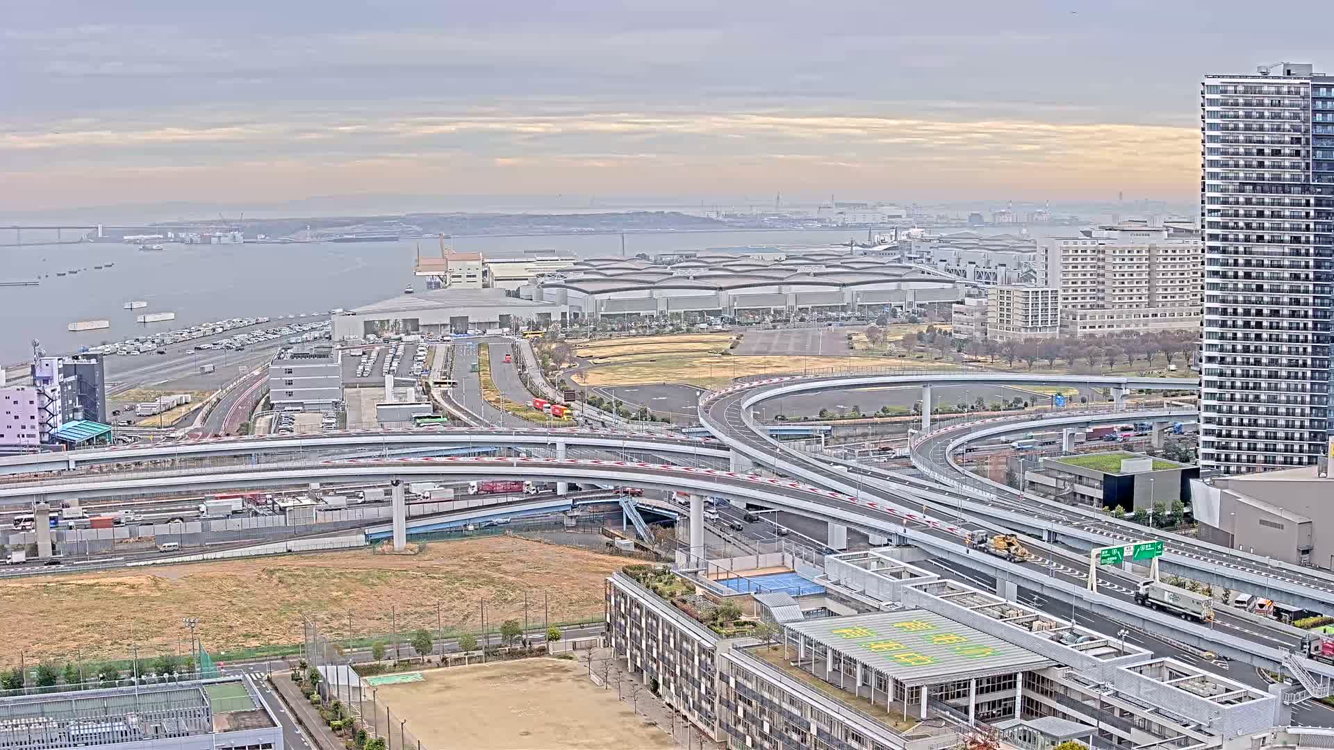 Tokyo, Shuto Expressway Route B  Shinonome Junction & Ariake Neighborhood ( 東京都・首都高速B号線 東雲ジャンクション・有明付近 ) Live Cam - 1 Chome, Ariake, Koto-ku, Tokyo, Kantō, Honshu, Japan