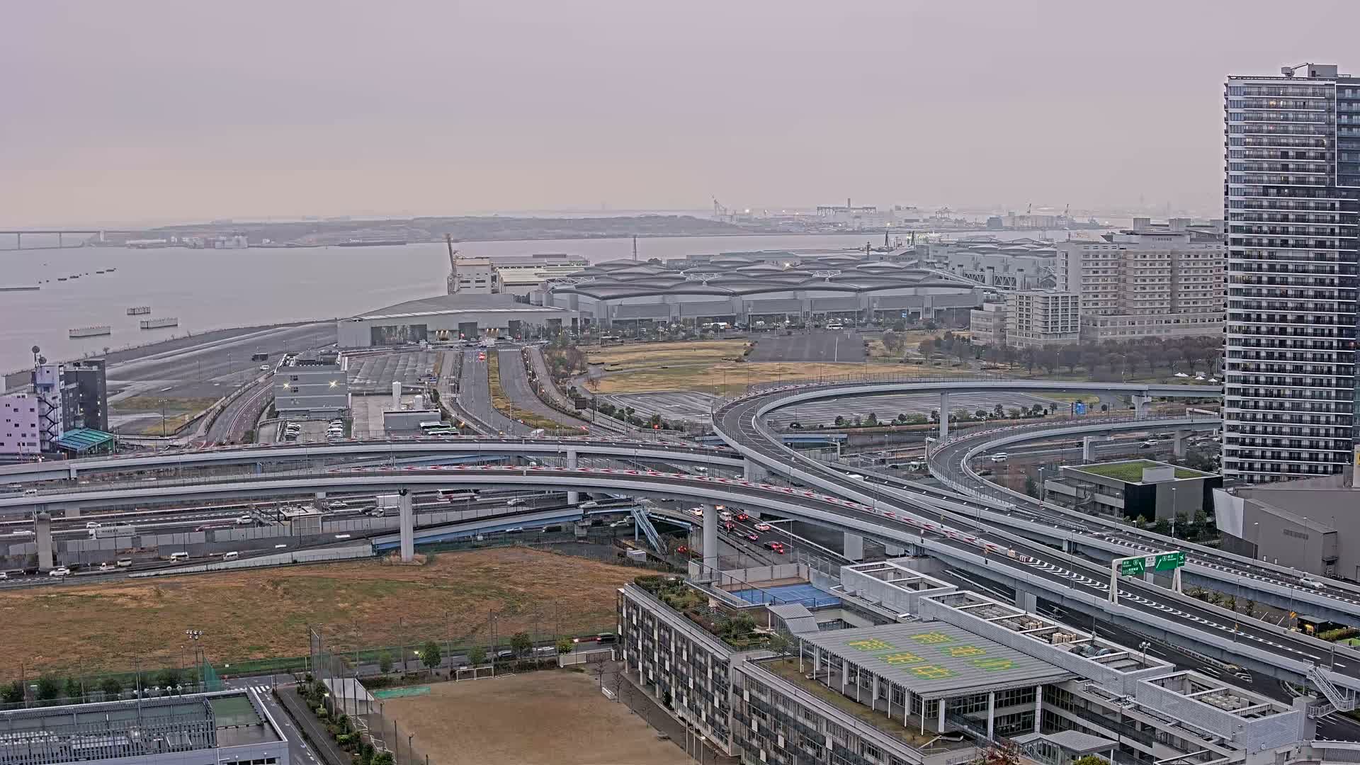Tokyo, Shuto Expressway Route B  Shinonome Junction & Ariake Neighborhood ( 東京都・首都高速B号線 東雲ジャンクション・有明付近 ) Live Cam - 1 Chome, Ariake, Koto-ku, Tokyo, Kantō, Honshu, Japan