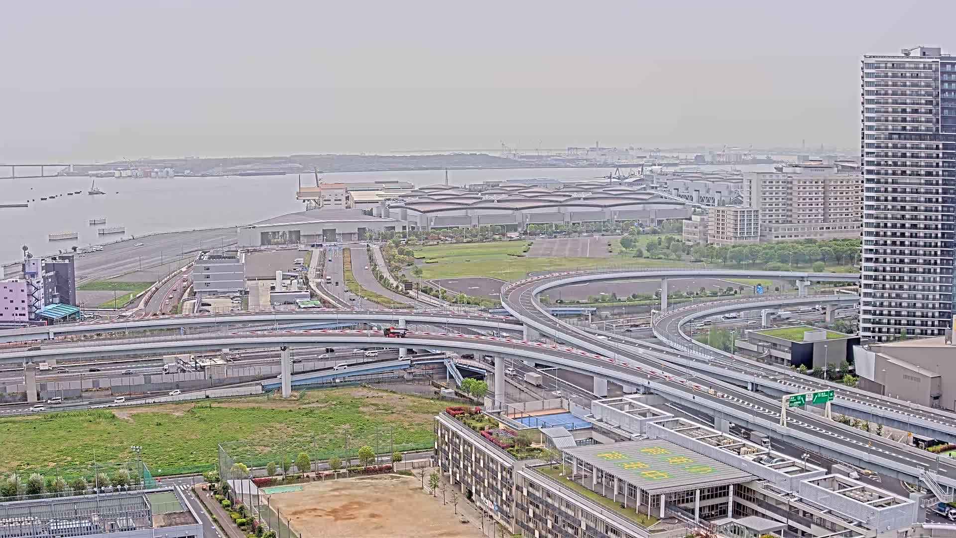 Tokyo, Shuto Expressway Route B  Shinonome Junction & Ariake Neighborhood ( 東京都・首都高速B号線 東雲ジャンクション・有明付近 ) Live Cam - 1 Chome, Ariake, Koto-ku, Tokyo, Kantō, Honshu, Japan