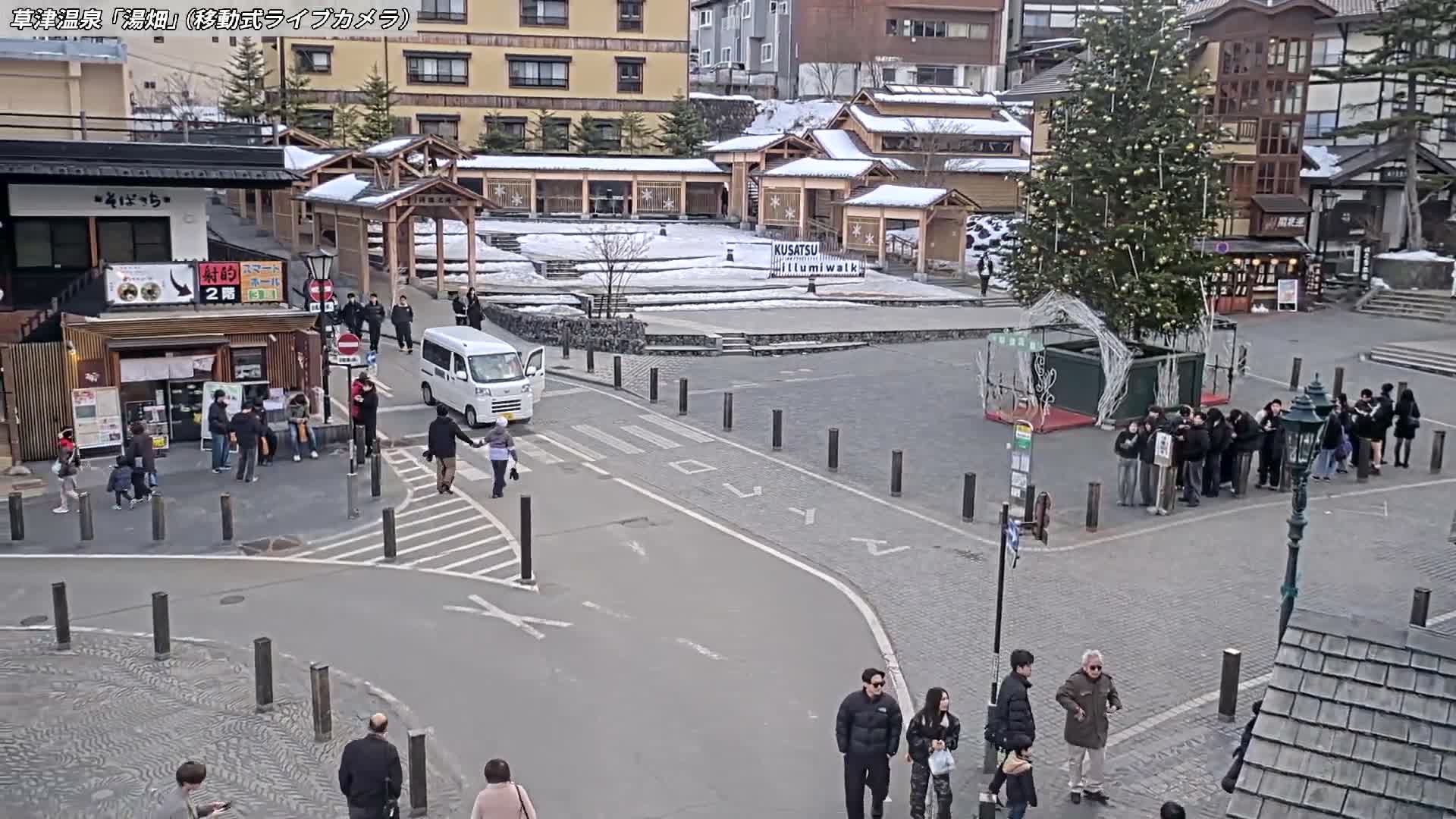 Gunma, Kusatsu Onsen Village Center & Yutaki Dori / Chuo Dori Junction  ( 群馬・草津温泉・湯畑・湯滝足湯 ) Live Cam - Kusatsu, Agatsuma-gun , Gunma, Kantō, Honshu, Japan