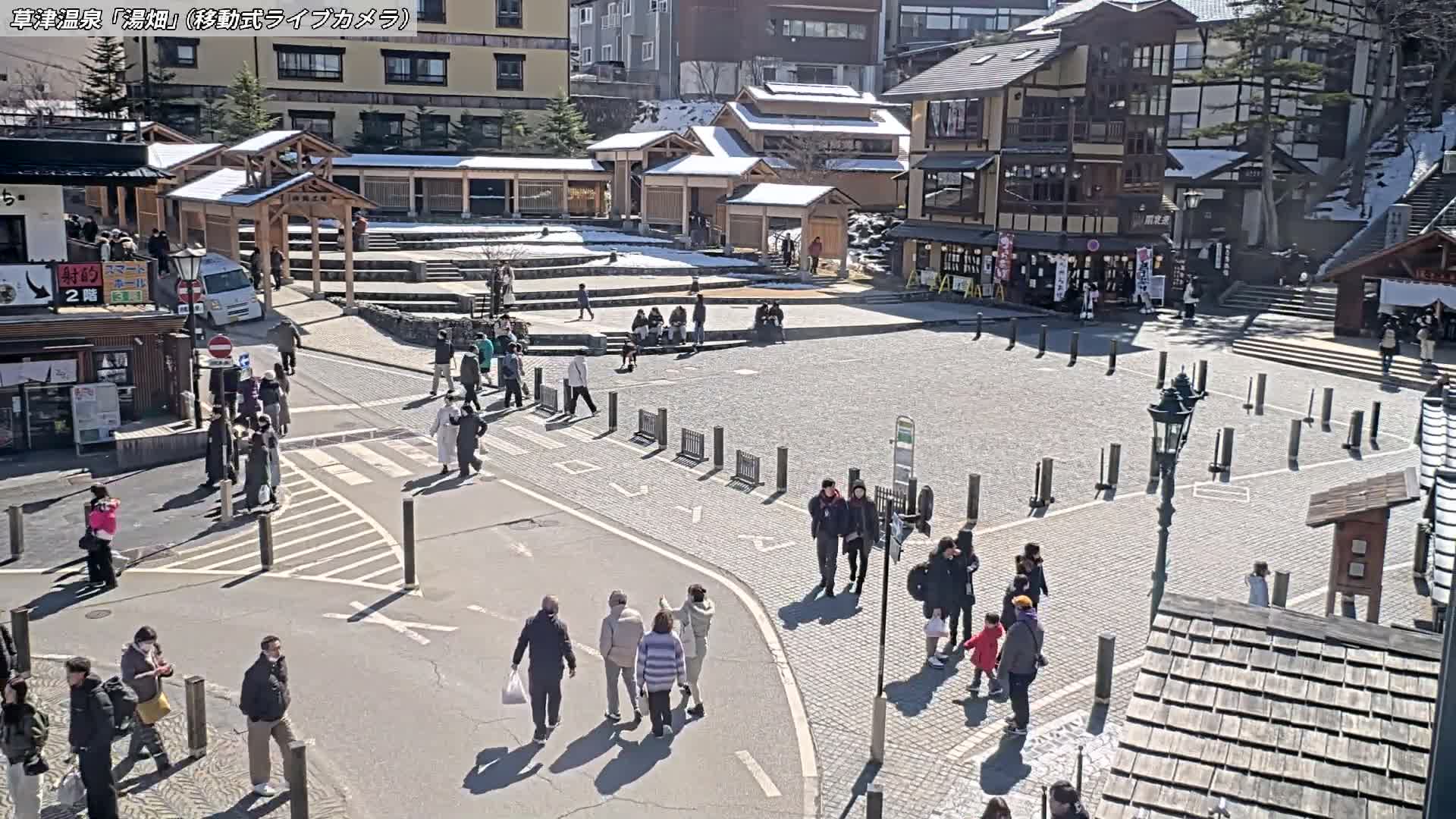 Gunma, Kusatsu Onsen Village Center & Yutaki Dori / Chuo Dori Junction  ( 群馬・草津温泉・湯畑・湯滝足湯 ) Live Cam - Kusatsu, Agatsuma-gun , Gunma, Kantō, Honshu, Japan