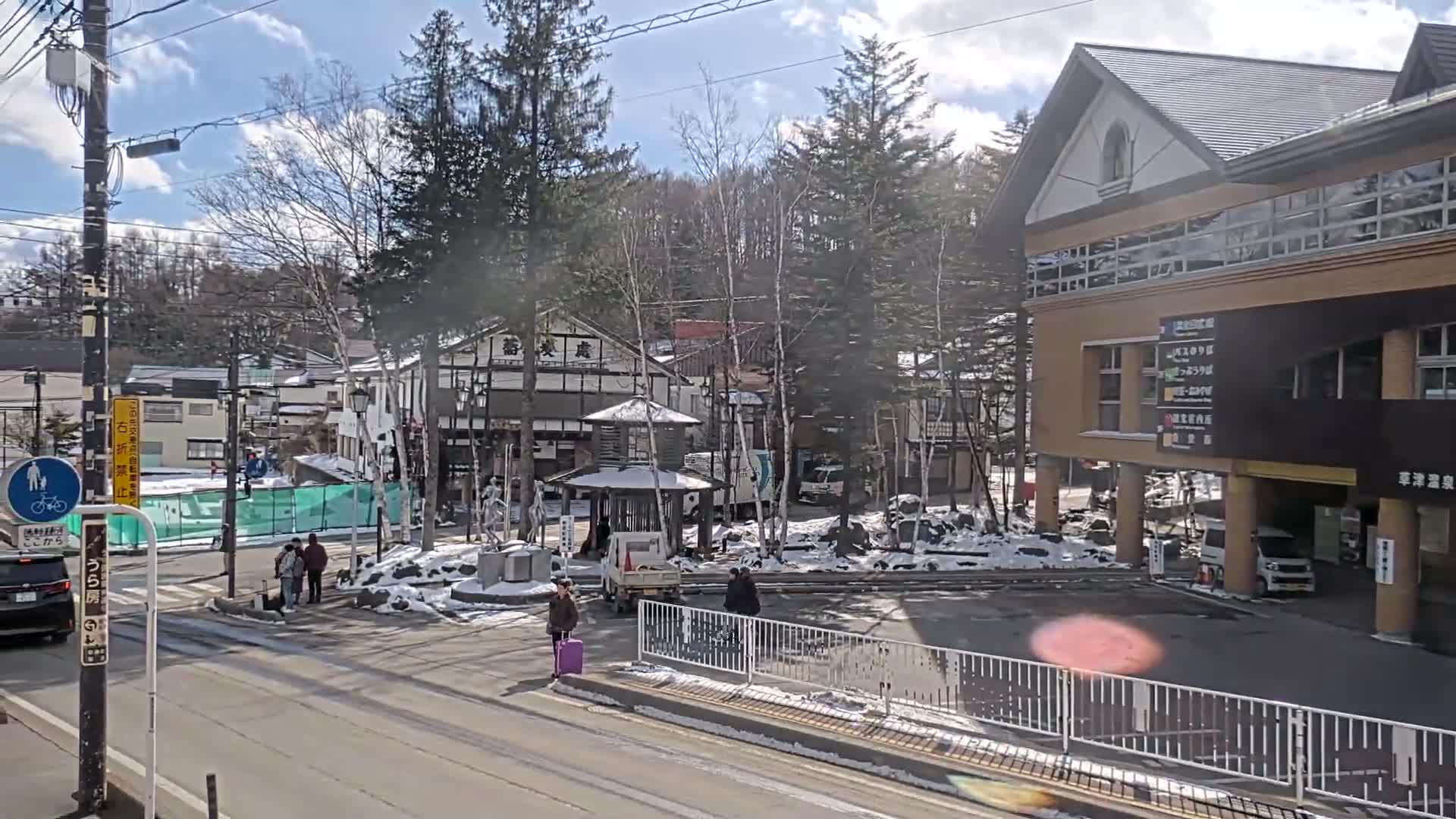Gunma, Kusatsu , Kusatsu Onsen Bus Terminal ( 群馬県 草津温泉 草津温泉バスターミナル ) Live Cam - Kusatsu, Agatsuma-gun , Gunma, Kantō, Honshu, Japan