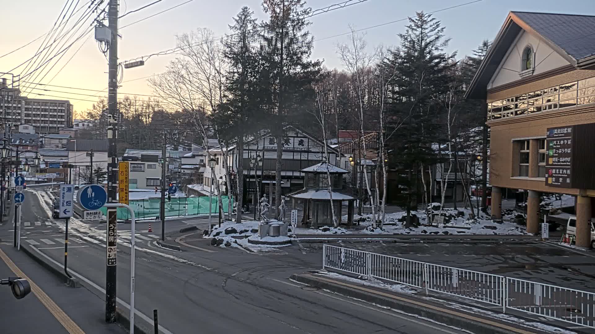 Gunma, Kusatsu , Kusatsu Onsen Bus Terminal ( 群馬県 草津温泉 草津温泉バスターミナル ) Live Cam - Kusatsu, Agatsuma-gun , Gunma, Kantō, Honshu, Japan
