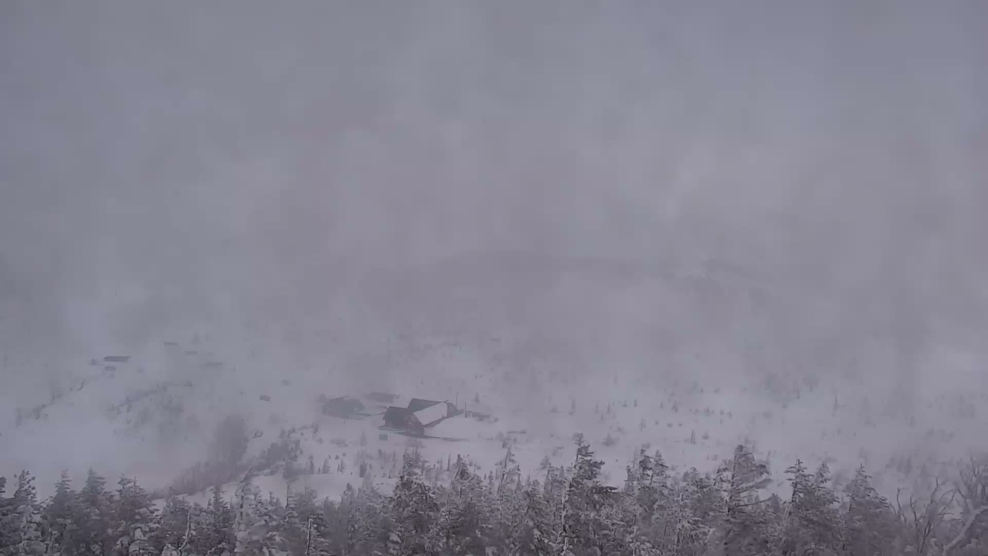 Gunma, Agatsuma, Kusatsu-Shirane Volcano Complex Yugama Volcanic Crater Lake & Yokoteyama Summit  ( 群馬・吾妻・草津白根火山群 湯釜火山湖・横手山山頂 ) Live Cam - Kusatsu, Agatsuma-gun , Gunma, Kantō, Honshu, Japan