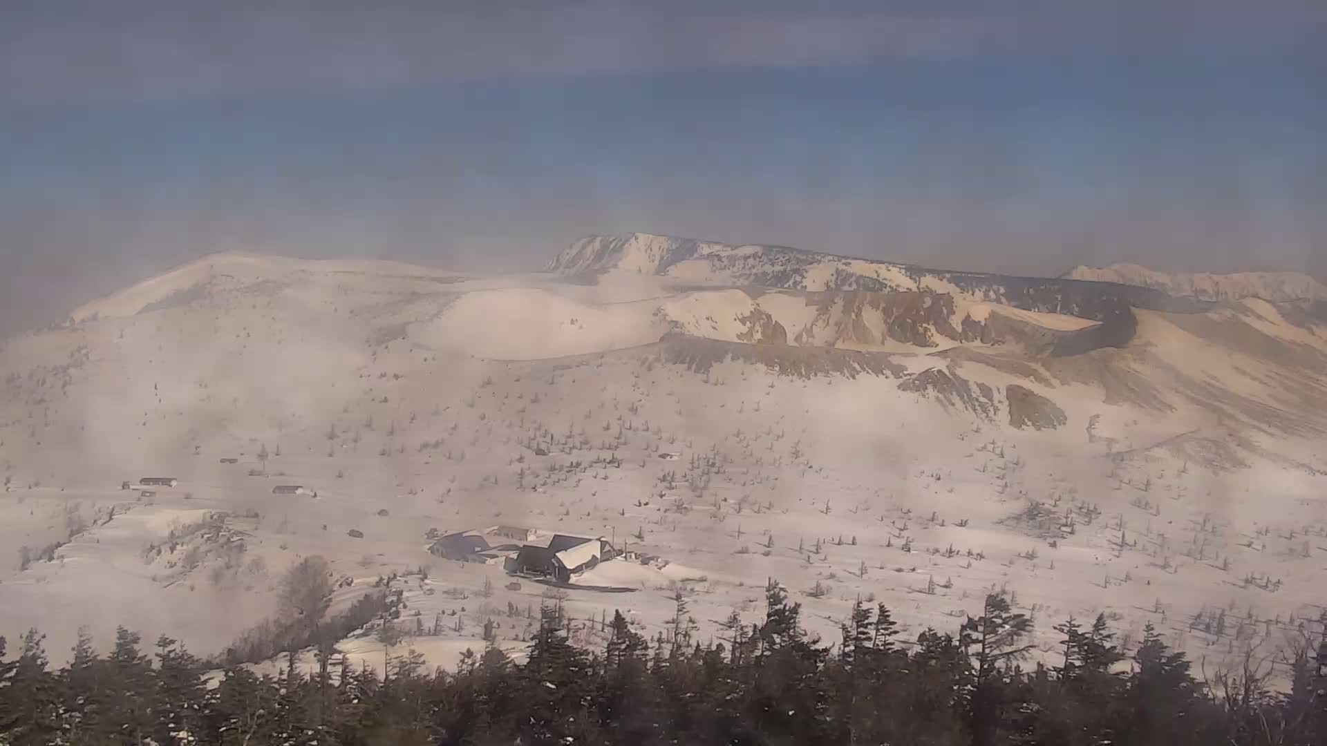 Gunma, Agatsuma, Kusatsu-Shirane Volcano Complex Yugama Volcanic Crater Lake & Yokoteyama Summit  ( 群馬・吾妻・草津白根火山群 湯釜火山湖・横手山山頂 ) Live Cam - Kusatsu, Agatsuma-gun , Gunma, Kantō, Honshu, Japan