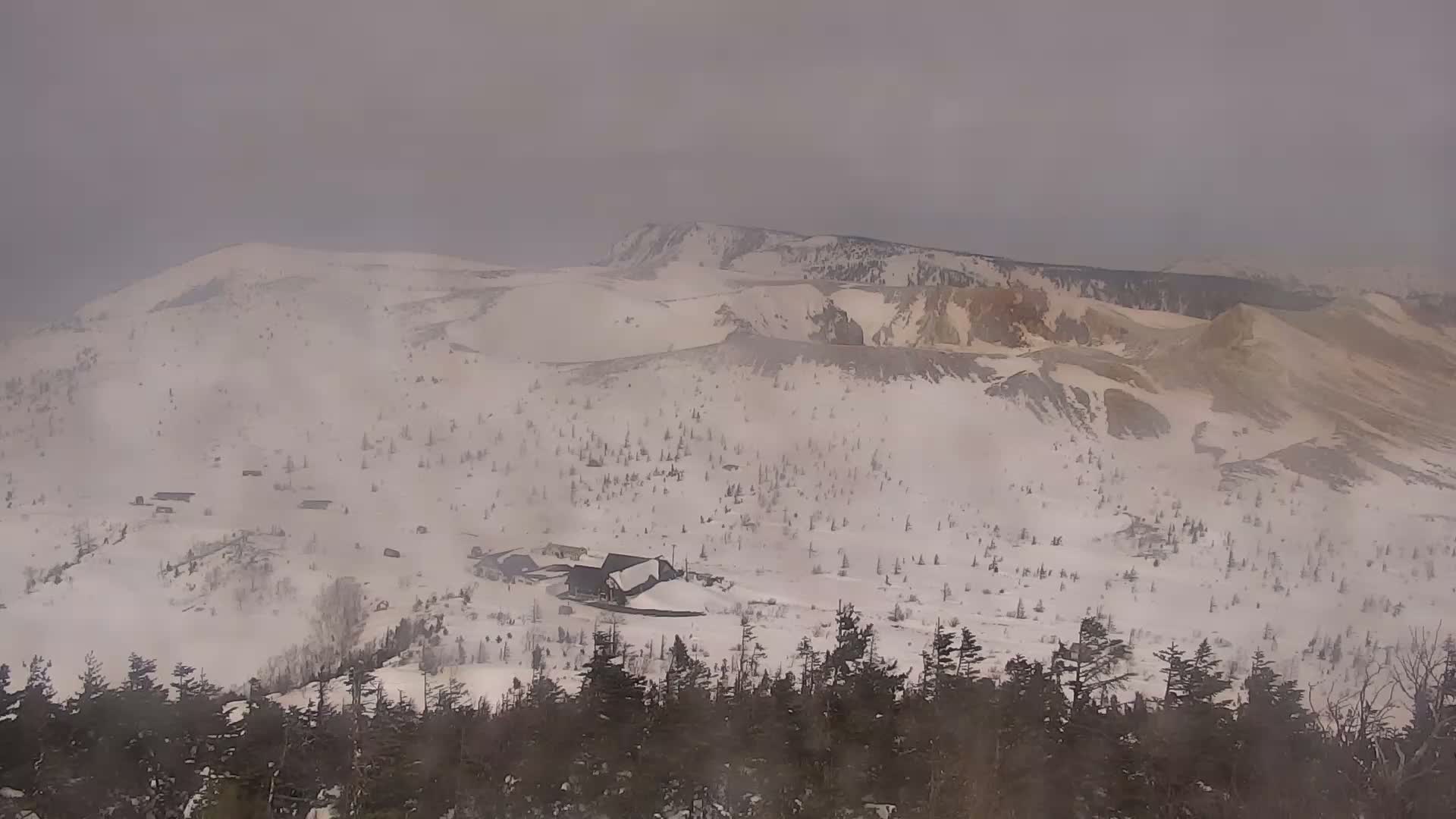 Gunma, Agatsuma, Kusatsu-Shirane Volcano Complex Yugama Volcanic Crater Lake & Yokoteyama Summit  ( 群馬・吾妻・草津白根火山群 湯釜火山湖・横手山山頂 ) Live Cam - Kusatsu, Agatsuma-gun , Gunma, Kantō, Honshu, Japan