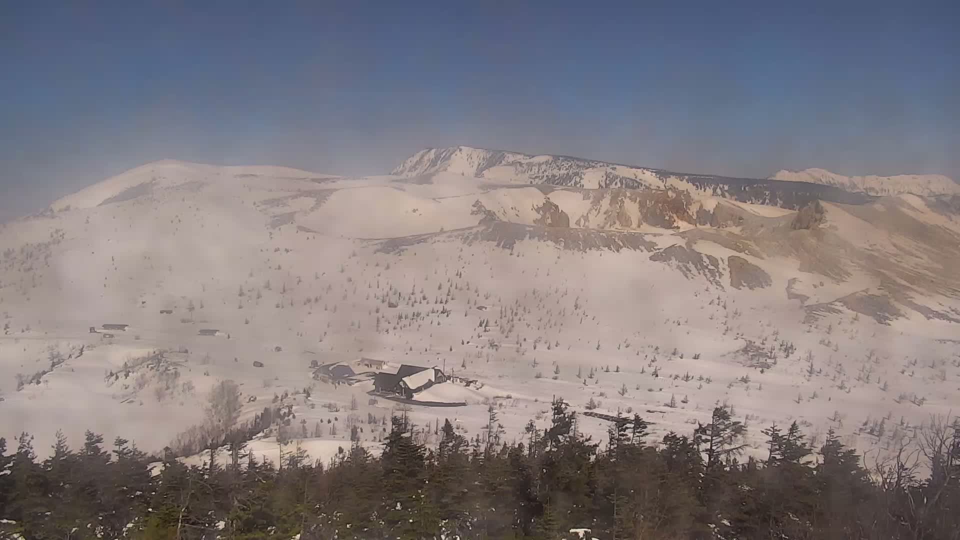 Gunma, Agatsuma, Kusatsu-Shirane Volcano Complex Yugama Volcanic Crater Lake & Yokoteyama Summit  ( 群馬・吾妻・草津白根火山群 湯釜火山湖・横手山山頂 ) Live Cam - Kusatsu, Agatsuma-gun , Gunma, Kantō, Honshu, Japan