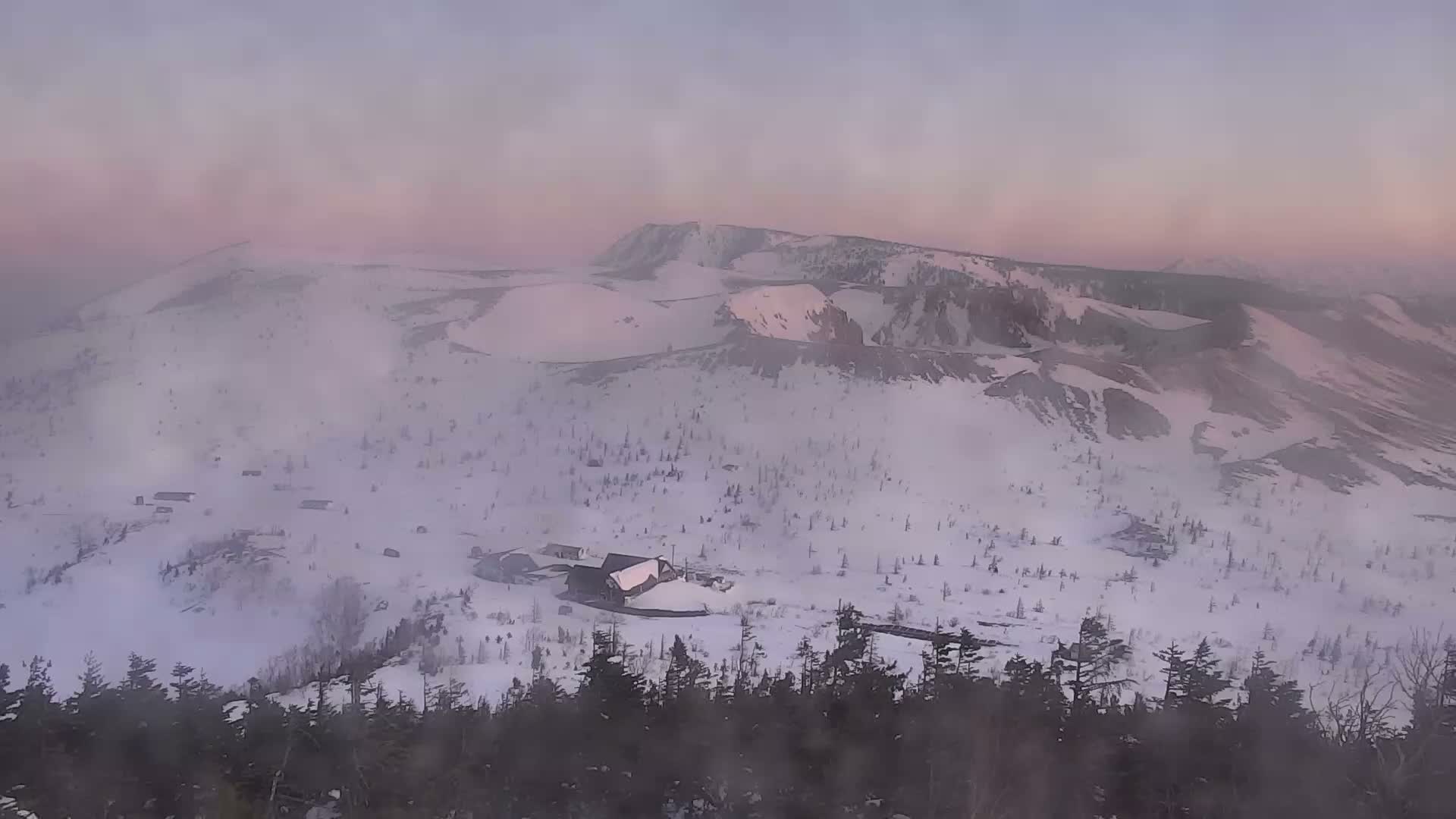 Gunma, Agatsuma, Kusatsu-Shirane Volcano Complex Yugama Volcanic Crater Lake & Yokoteyama Summit  ( 群馬・吾妻・草津白根火山群 湯釜火山湖・横手山山頂 ) Live Cam - Kusatsu, Agatsuma-gun , Gunma, Kantō, Honshu, Japan