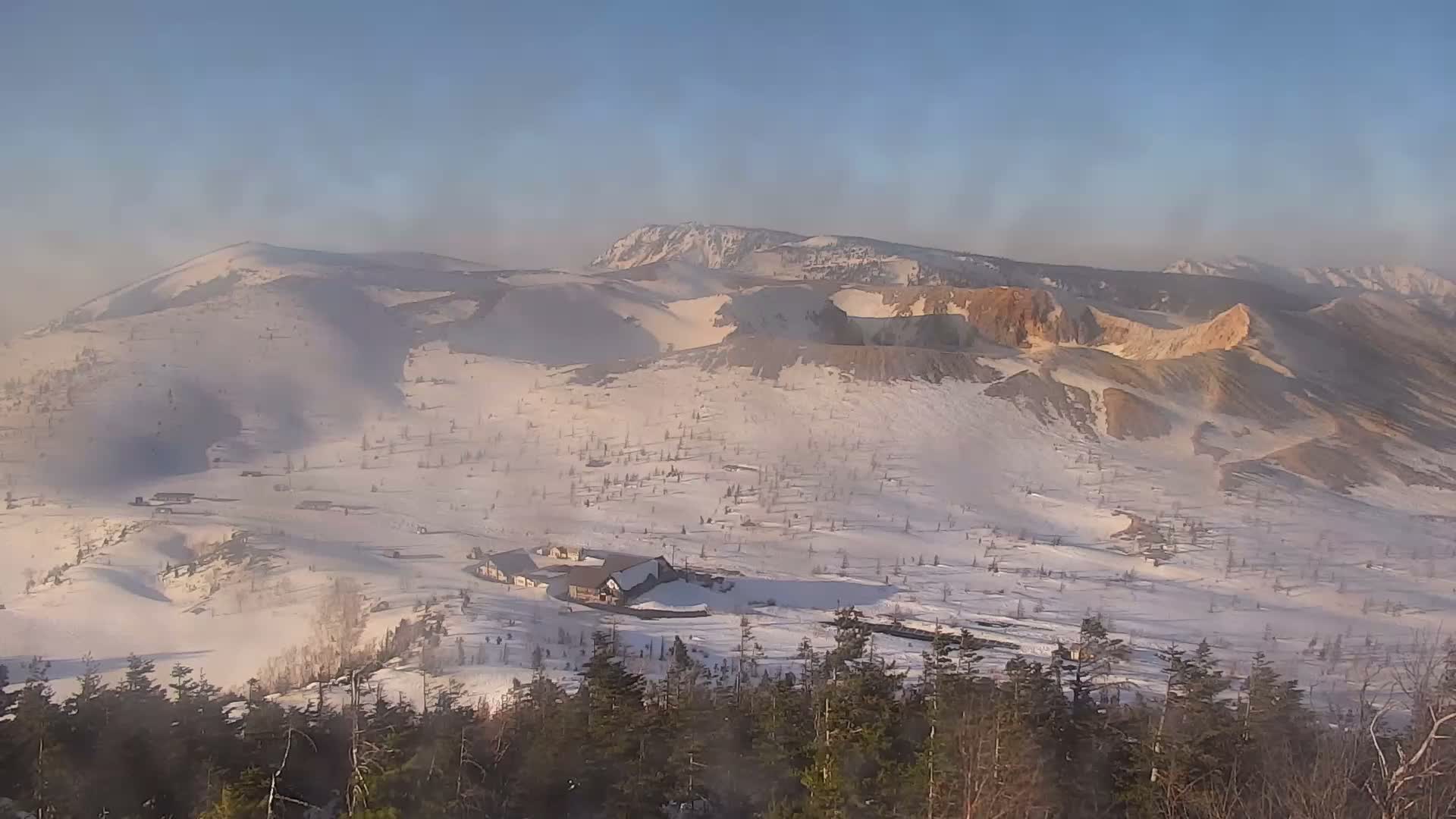 Gunma, Agatsuma, Kusatsu-Shirane Volcano Complex Yugama Volcanic Crater Lake & Yokoteyama Summit  ( 群馬・吾妻・草津白根火山群 湯釜火山湖・横手山山頂 ) Live Cam - Kusatsu, Agatsuma-gun , Gunma, Kantō, Honshu, Japan