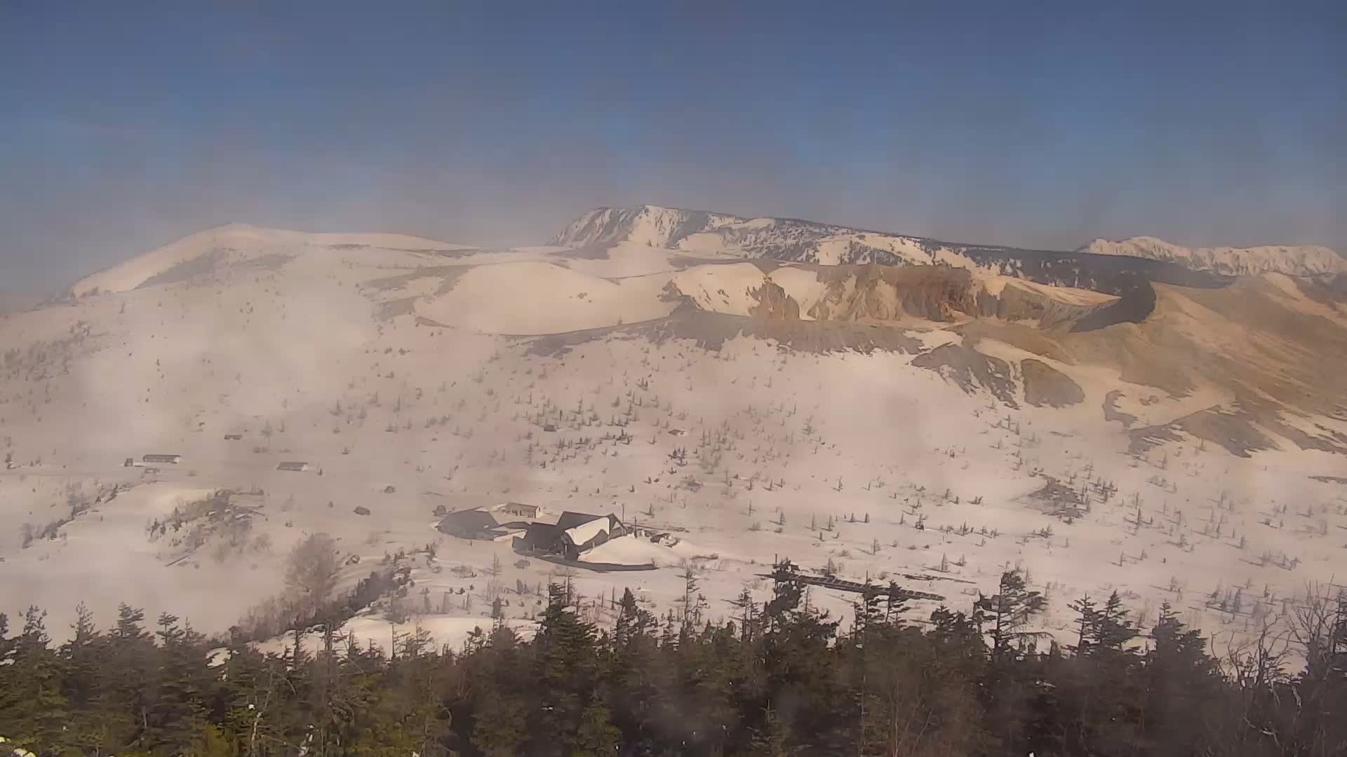 Gunma, Agatsuma, Kusatsu-Shirane Volcano Complex Yugama Volcanic Crater Lake & Yokoteyama Summit  ( 群馬・吾妻・草津白根火山群 湯釜火山湖・横手山山頂 ) Live Cam - Kusatsu, Agatsuma-gun , Gunma, Kantō, Honshu, Japan