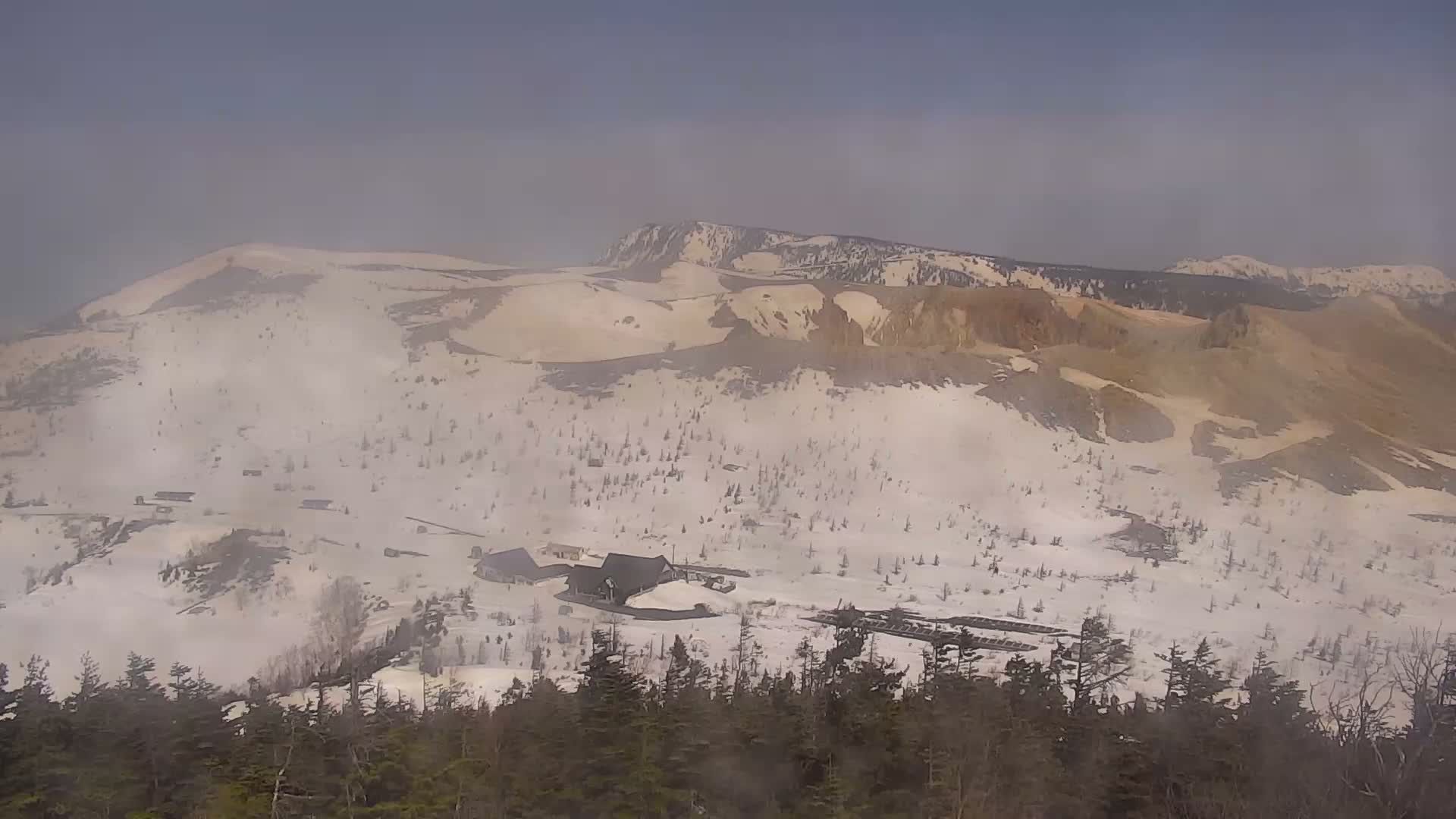 Gunma, Agatsuma, Kusatsu-Shirane Volcano Complex Yugama Volcanic Crater Lake & Yokoteyama Summit  ( 群馬・吾妻・草津白根火山群 湯釜火山湖・横手山山頂 ) Live Cam - Kusatsu, Agatsuma-gun , Gunma, Kantō, Honshu, Japan