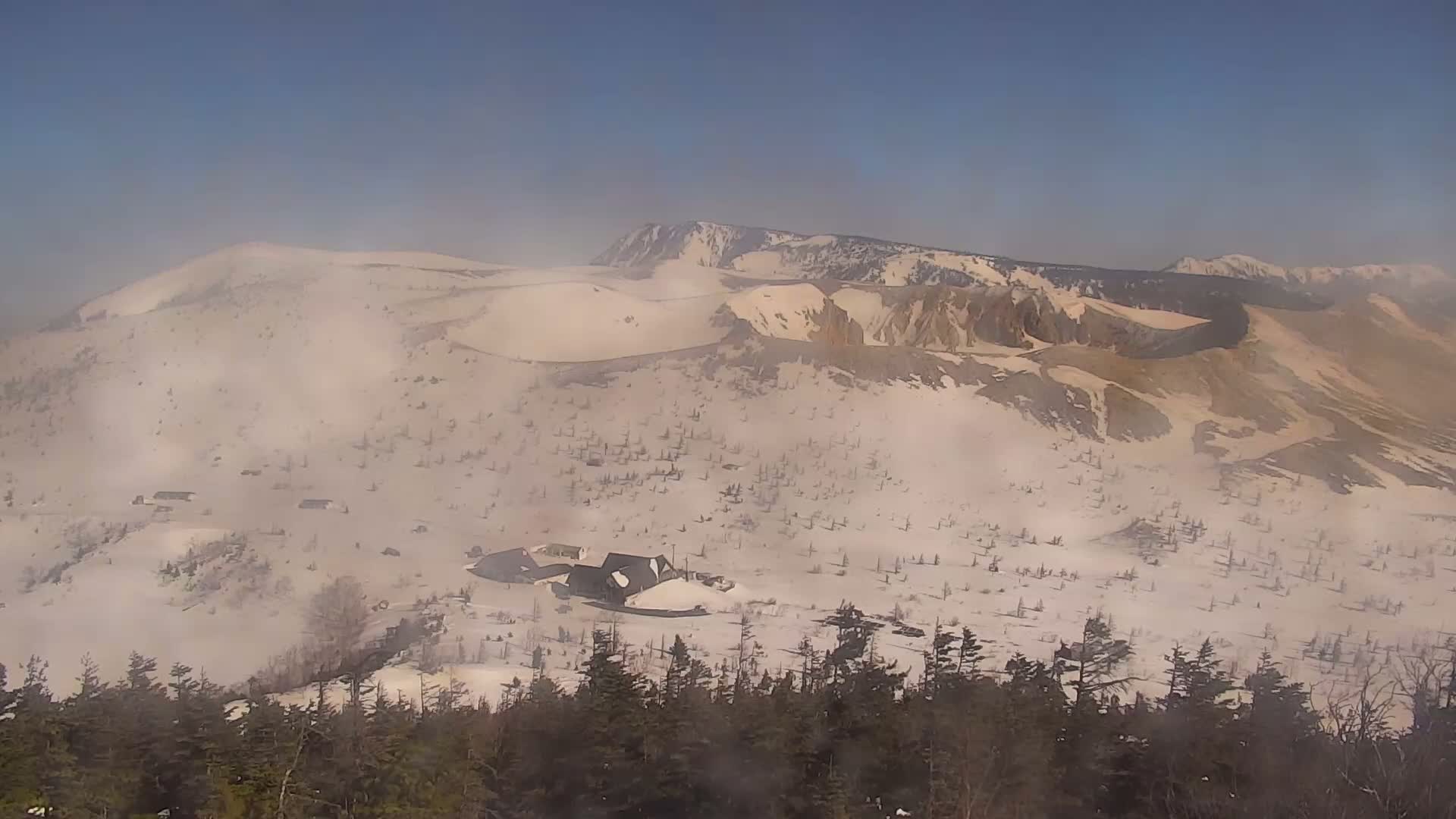 Gunma, Agatsuma, Kusatsu-Shirane Volcano Complex Yugama Volcanic Crater Lake & Yokoteyama Summit  ( 群馬・吾妻・草津白根火山群 湯釜火山湖・横手山山頂 ) Live Cam - Kusatsu, Agatsuma-gun , Gunma, Kantō, Honshu, Japan