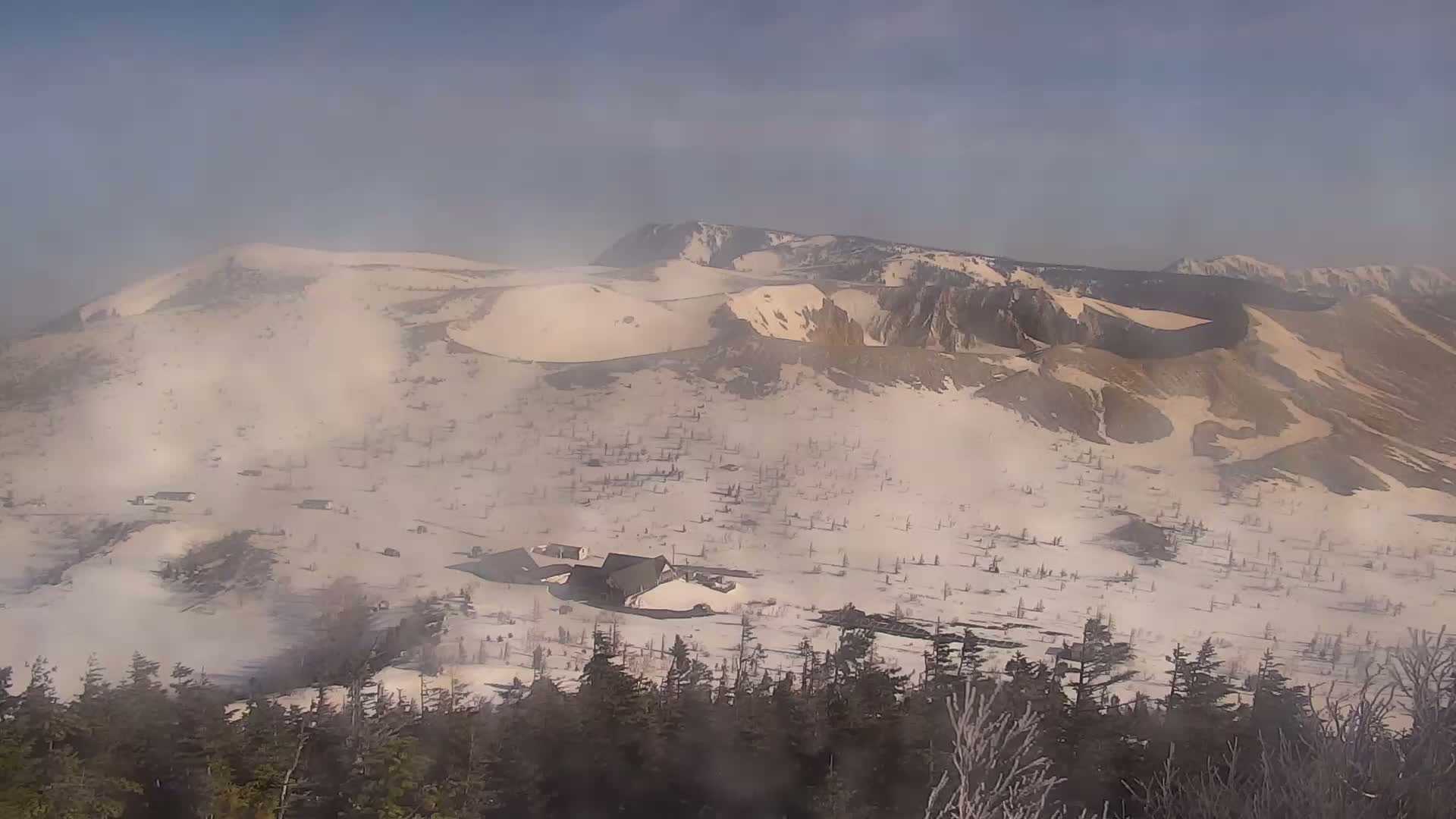 Gunma, Agatsuma, Kusatsu-Shirane Volcano Complex Yugama Volcanic Crater Lake & Yokoteyama Summit  ( 群馬・吾妻・草津白根火山群 湯釜火山湖・横手山山頂 ) Live Cam - Kusatsu, Agatsuma-gun , Gunma, Kantō, Honshu, Japan