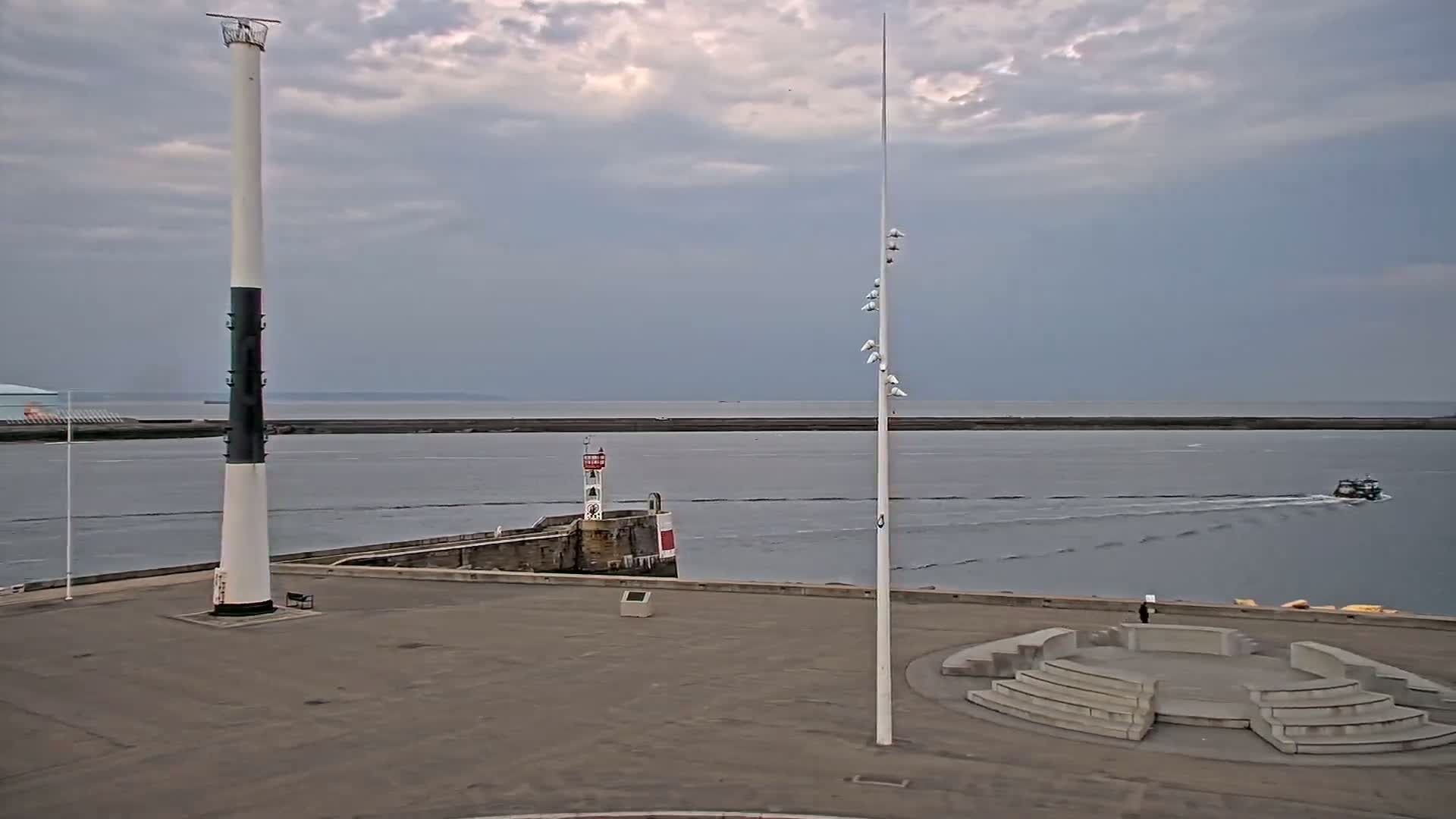 Le Havre Port Live Cam - Le Havre, Seine-Maritime, Normandie, France