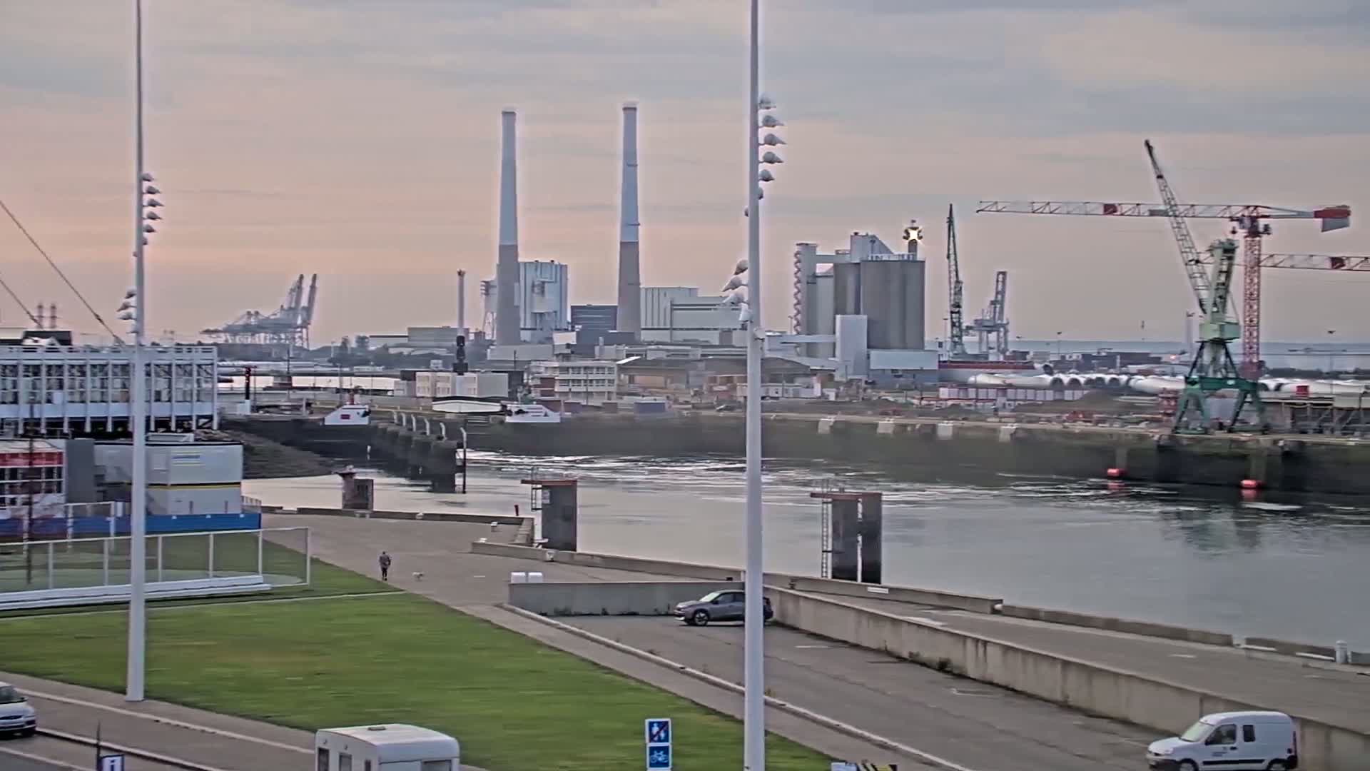Le Havre Port Live Cam - Le Havre, Seine-Maritime, Normandie, France